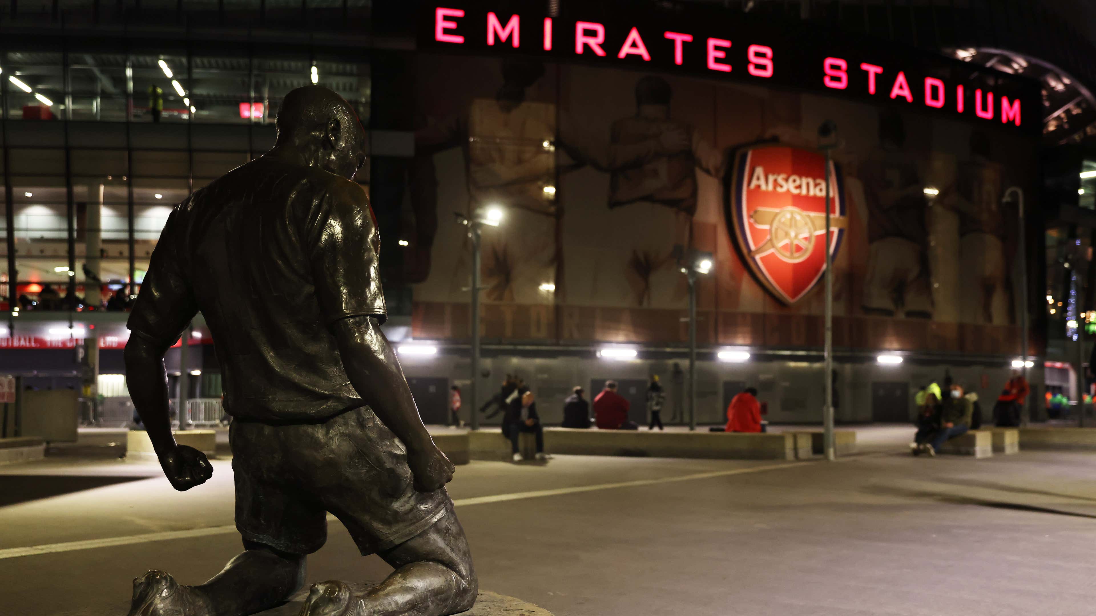 Henry Statue Emirates Stadium