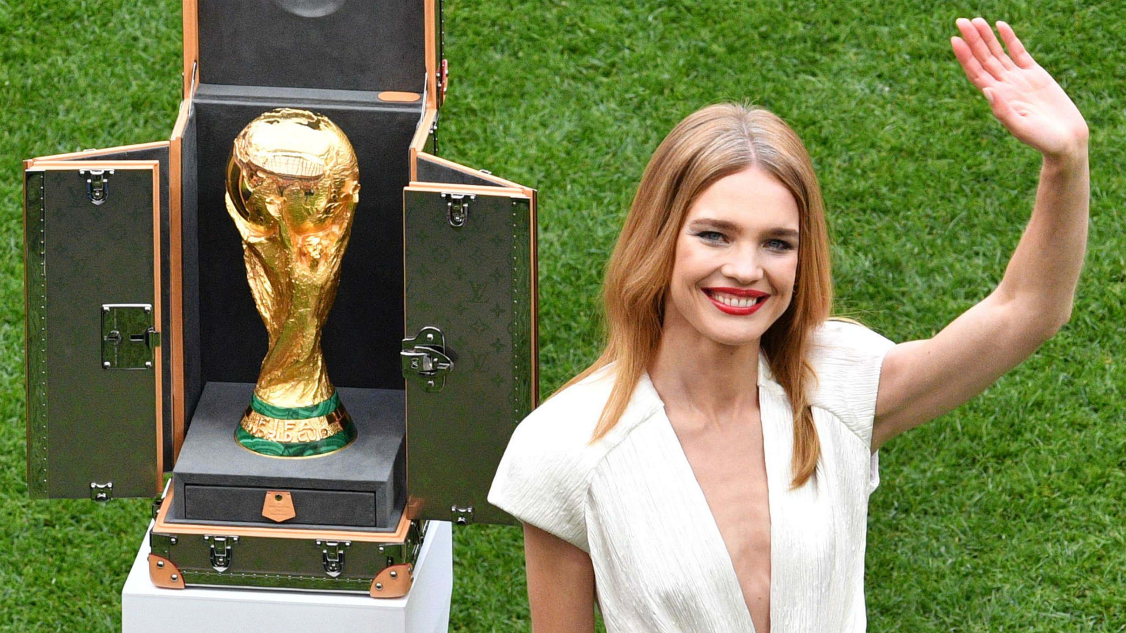 Quién es la modelo rusa Natalia Vodianova, la encargada de trasladar la  Copa del Mundo al estadio