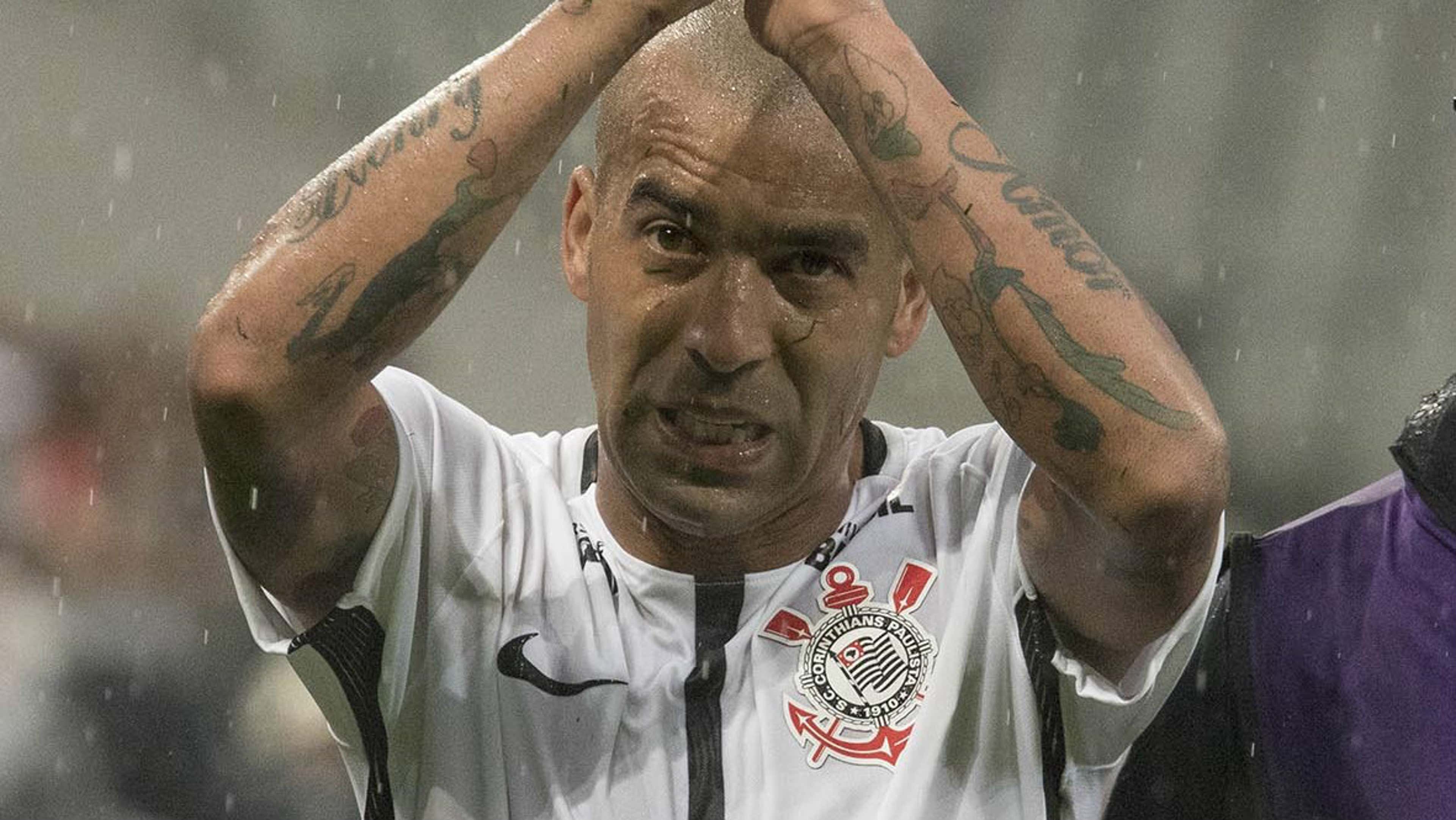 Ídolo do Corinthians, multicampeão e agora pode estar se despedindo para  jogar no Grêmio