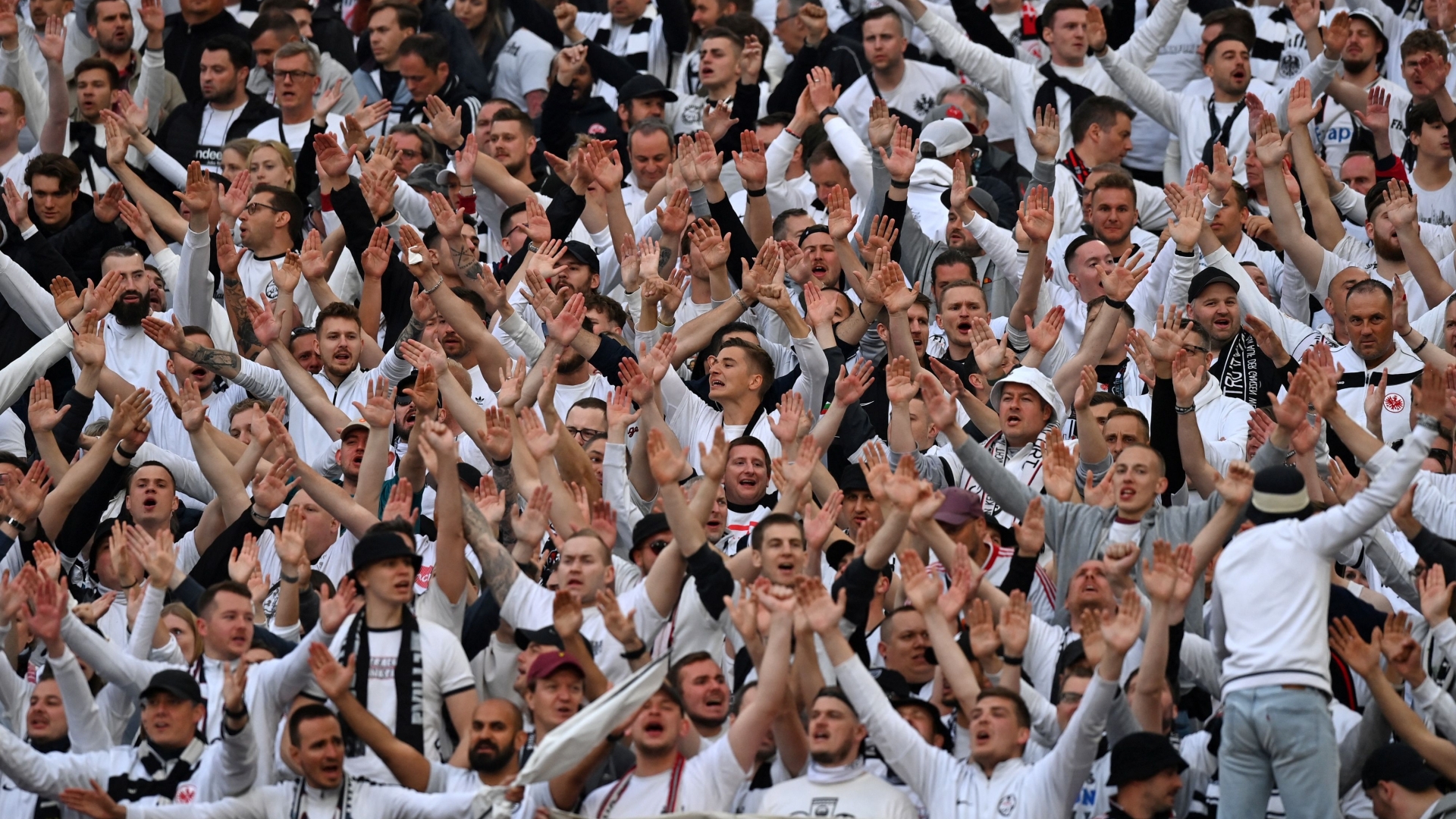 Watch: Eintracht Frankfurt fans London Stadium in another amazing show of Europa support |