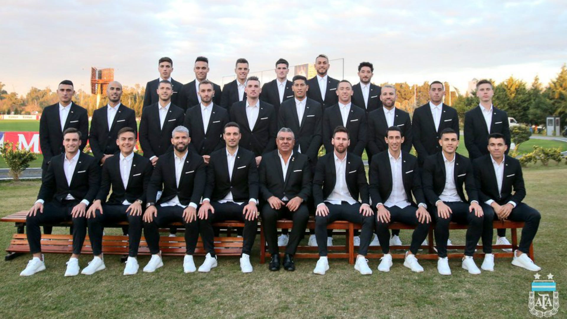 Elegante o sport? El llamativo look de la Selección argentina en la foto oficial la Copa América | Goal.com Espana