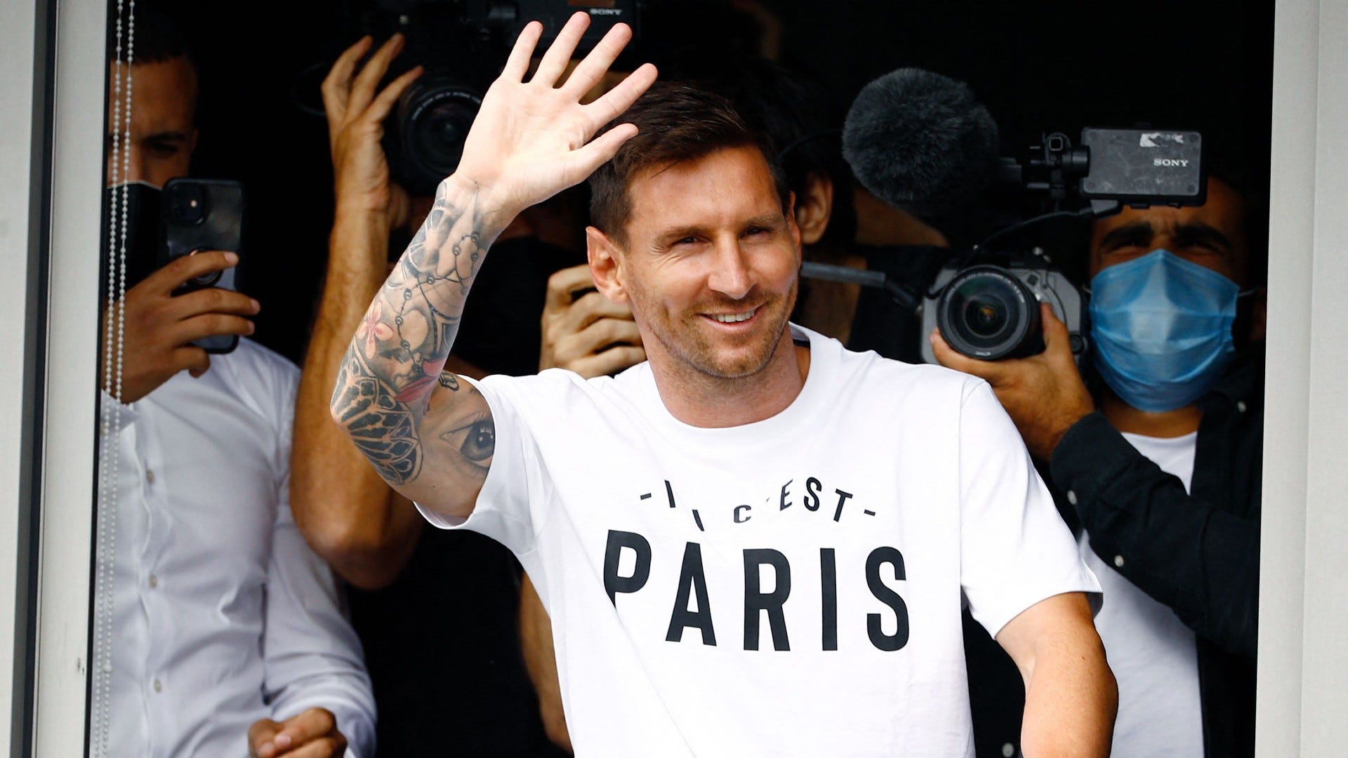 Lionel Messi Paris arrival 2021