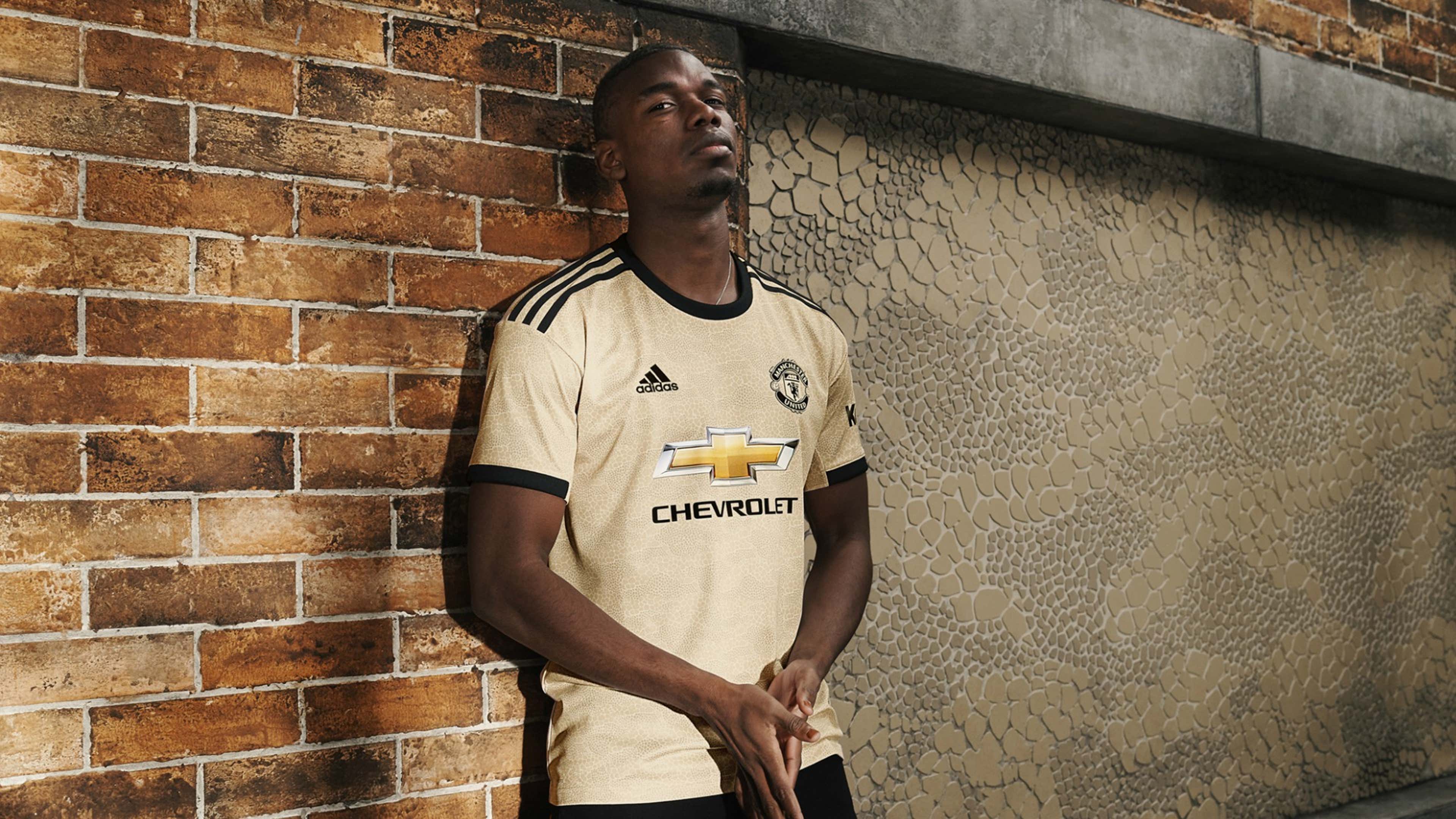 Paul Pogba, modelo de la nueva camiseta de visitante del Manchester United | Mercado fichajes Real Madrid | Goal.com