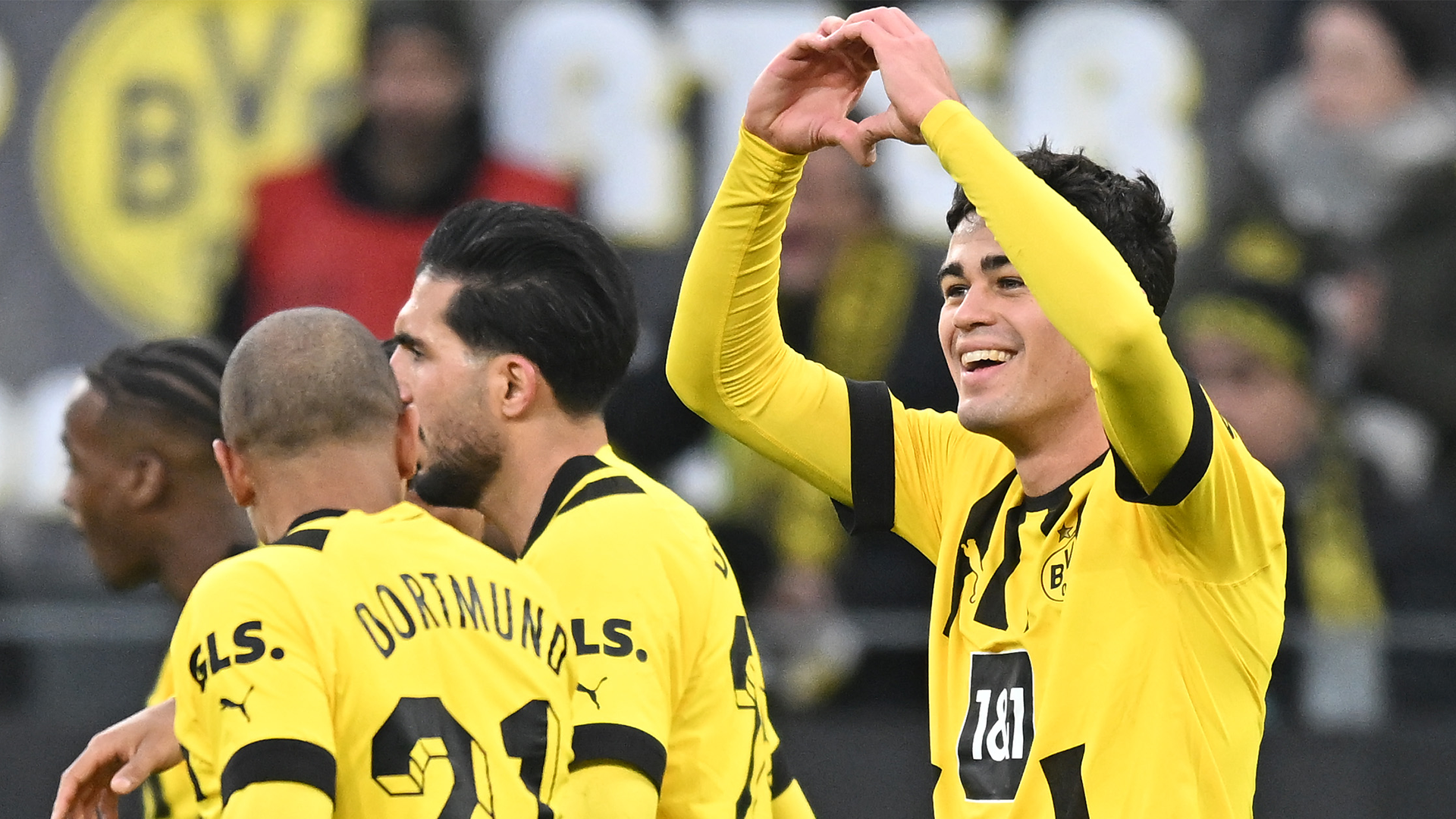 Gio Reyna celebratee Dortmund 2022-23