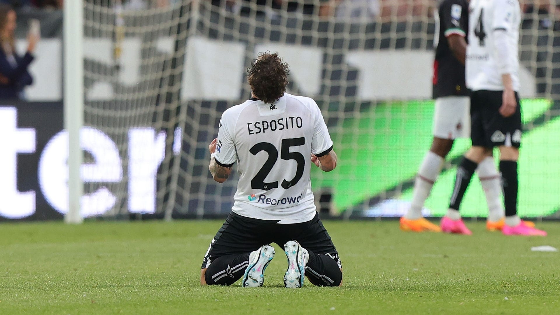 Cecchino Esposito: en el top 3 de Europa por tiros libres con Ward-Prowse y Messi