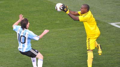 Vincent Enyeama and Lionel Messi, Nigeria vs Argentina, 2010 World Cup