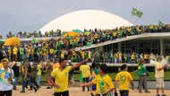 Bolsonaro supporters storm congress in Brazil shirts 09-01-2023