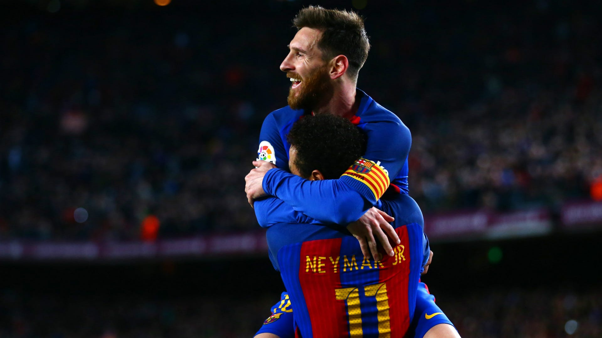 Quay trở lại Barcelona sẽ là hành trình đáng nhớ cho bất kỳ người hâm mộ nào. Hãy khám phá siêu phẩm của Andres Iniesta hoặc sự nghiệp vĩ đại của Lionel Messi qua những bức hình đầy cảm hứng nhất. Bạn sẽ không thể rời mắt khỏi chúng!