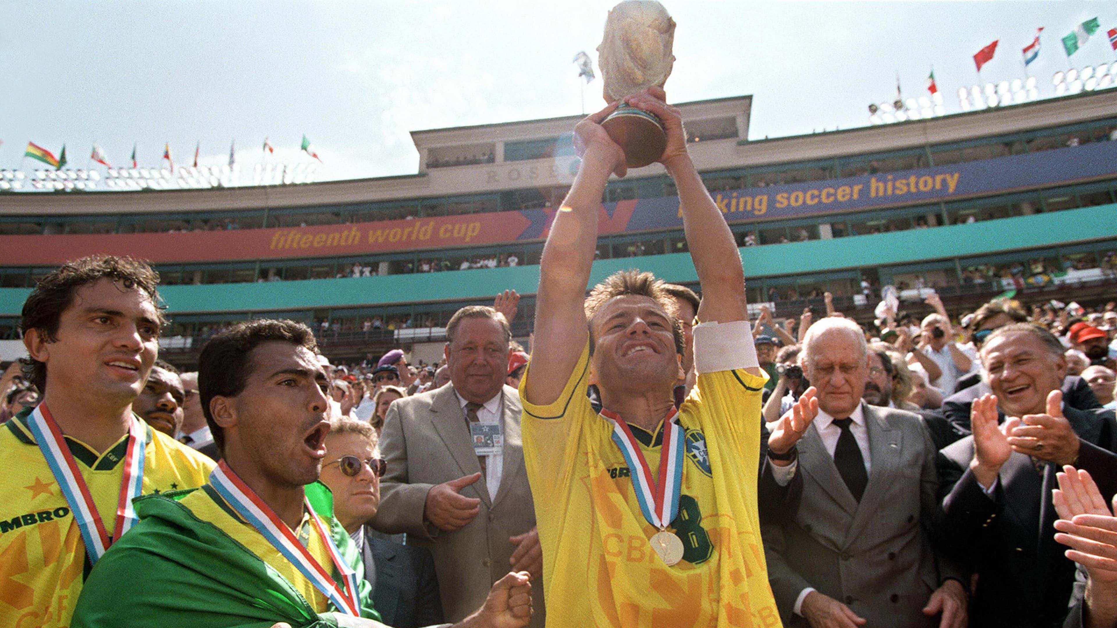 GOAL Brasil - Você se lembra do elenco do Tetra? 🏆🏆🏆🏆 Estes foram os  jogadores do Brasil na Copa do Mundo de 1994! 🇧🇷 Quem aí que você nem  lembrava? 😮