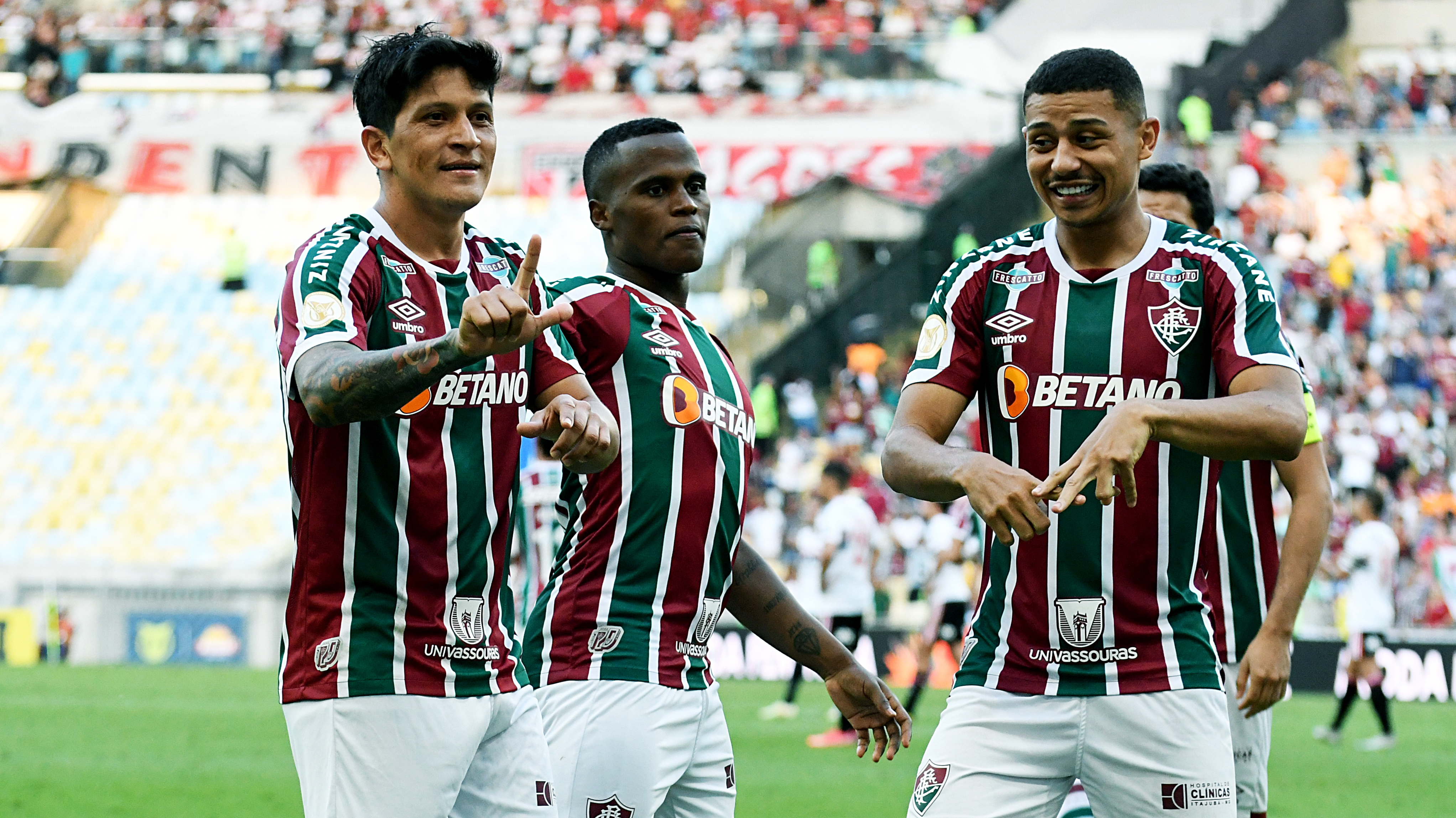 Cano marca, e Fluminense vence São Paulo no 'Jogo das Faixas' - Lance!