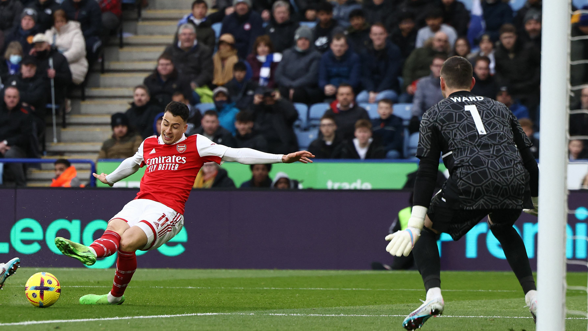 Gabriel Martinelli shoot Arsenal Leicester 2022-23