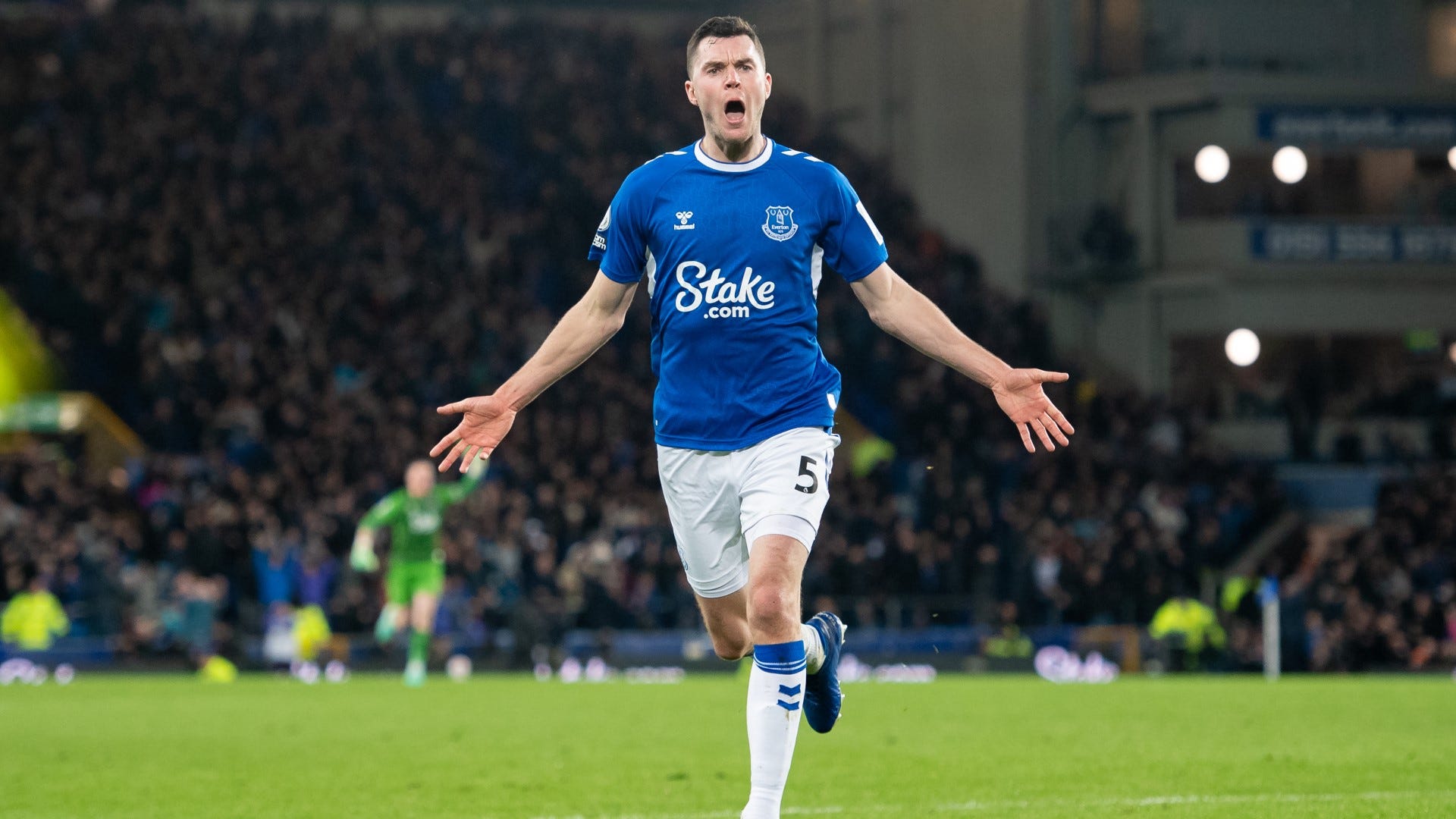 WATCH: Michael Keane stuns Tottenham with last-minute SCREAMER to rescue  point for Everton | Goal.com Cameroon
