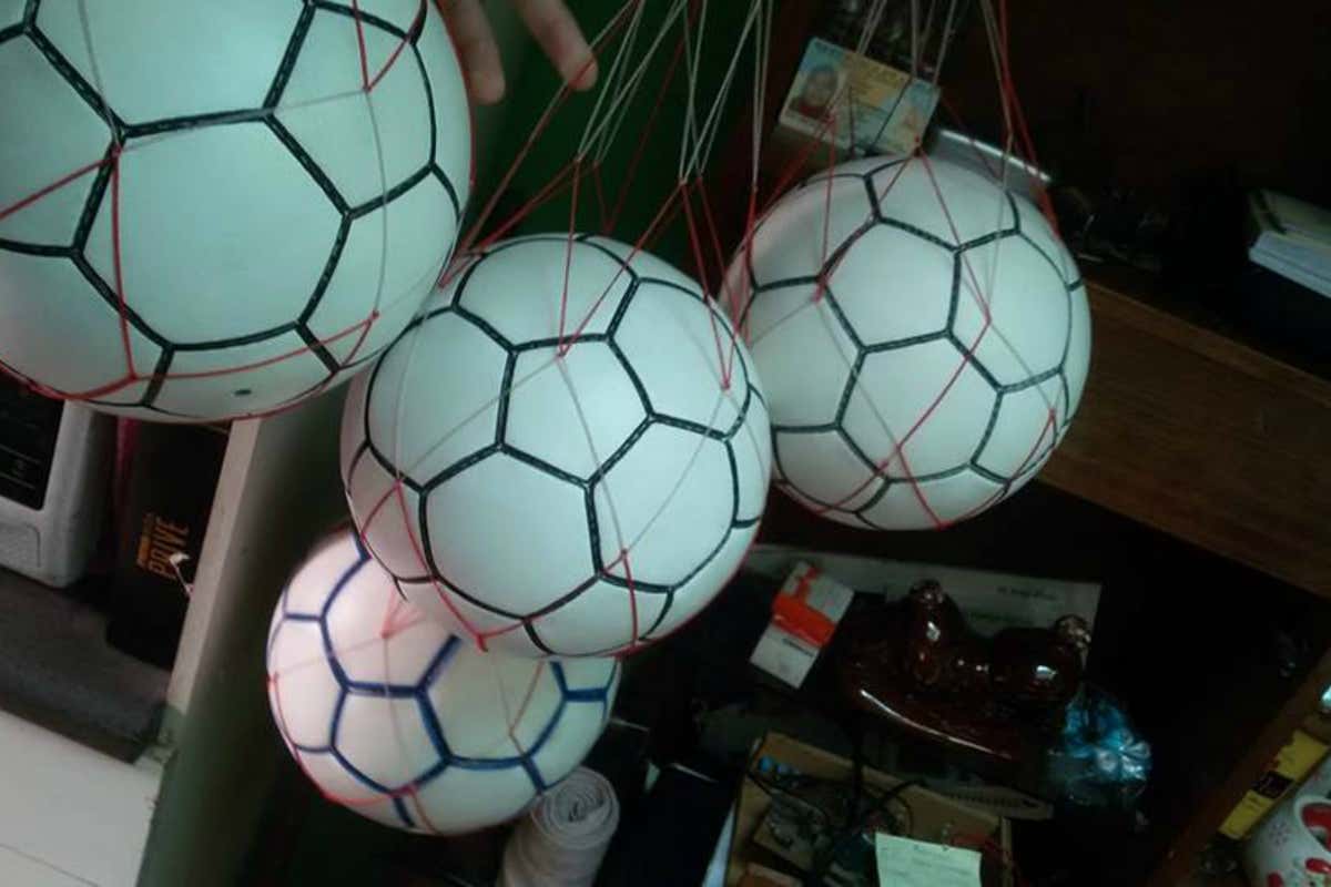 Higgins En la actualidad Lograr ¡Se dedica a fabricar balones de fútbol de forma manual! | Goal.com Espana