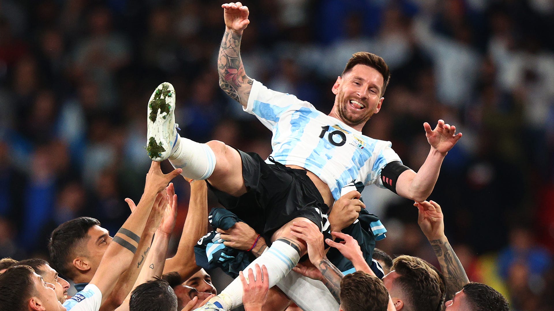 Video) Messi và Argentina ăn mừng danh hiệu Finalissima | Goal.com Việt Nam