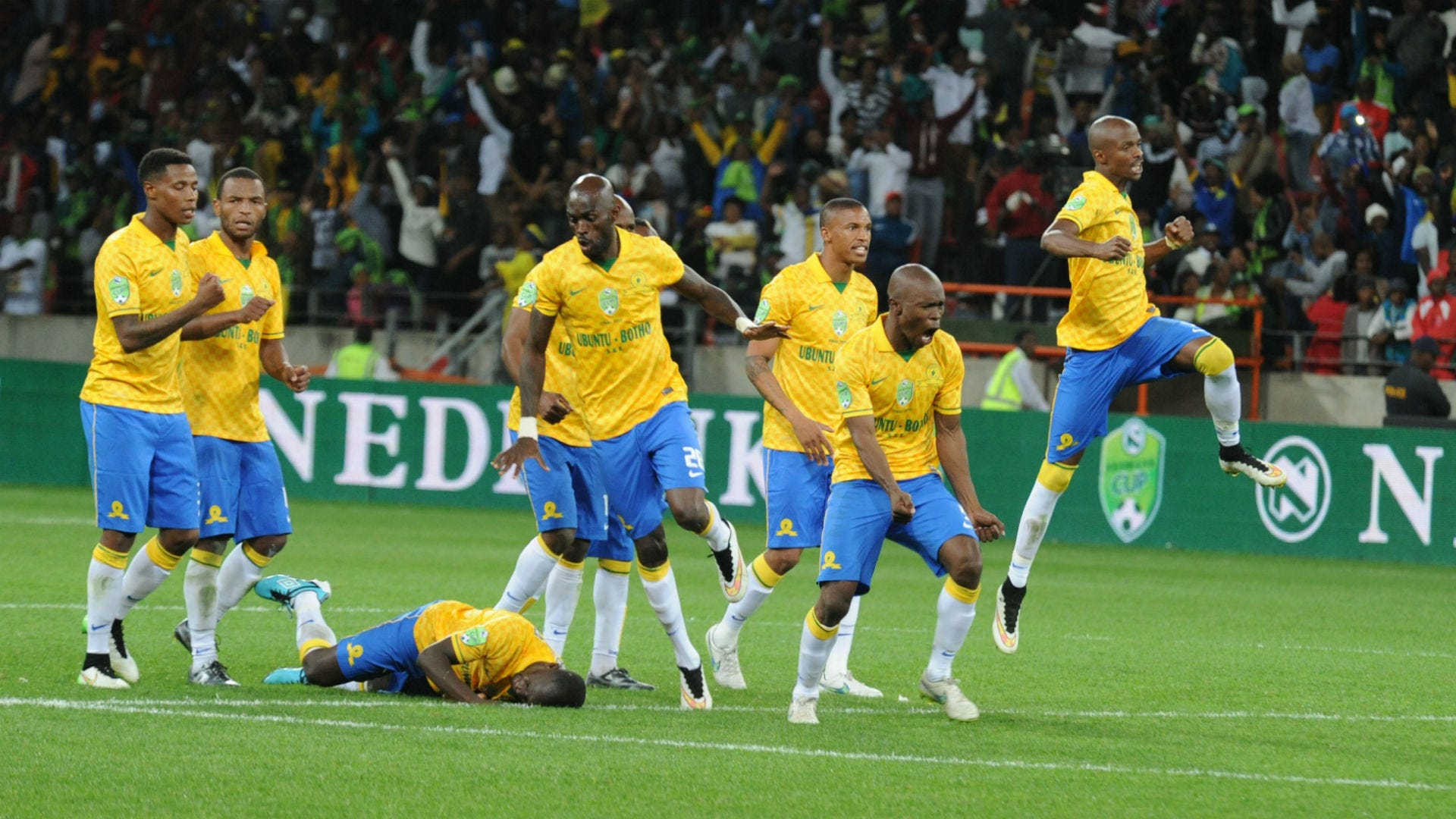 Mamelodi Sundowns celebrate winning Nedbank Cup 2015