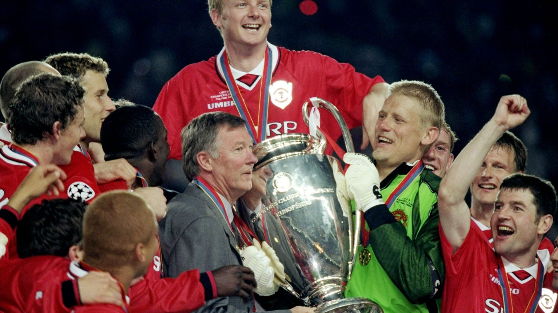 マンチェスター・U、1999年の歴史的3冠。伝説のメンバーの今 | Goal
