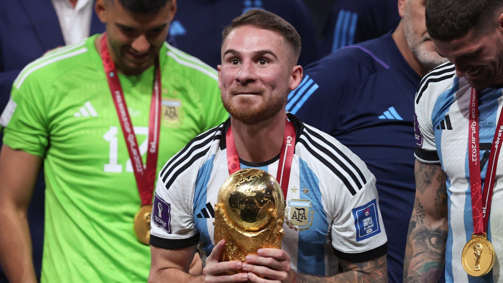Alexis Mac Allister World Cup trophy Argentina 2022