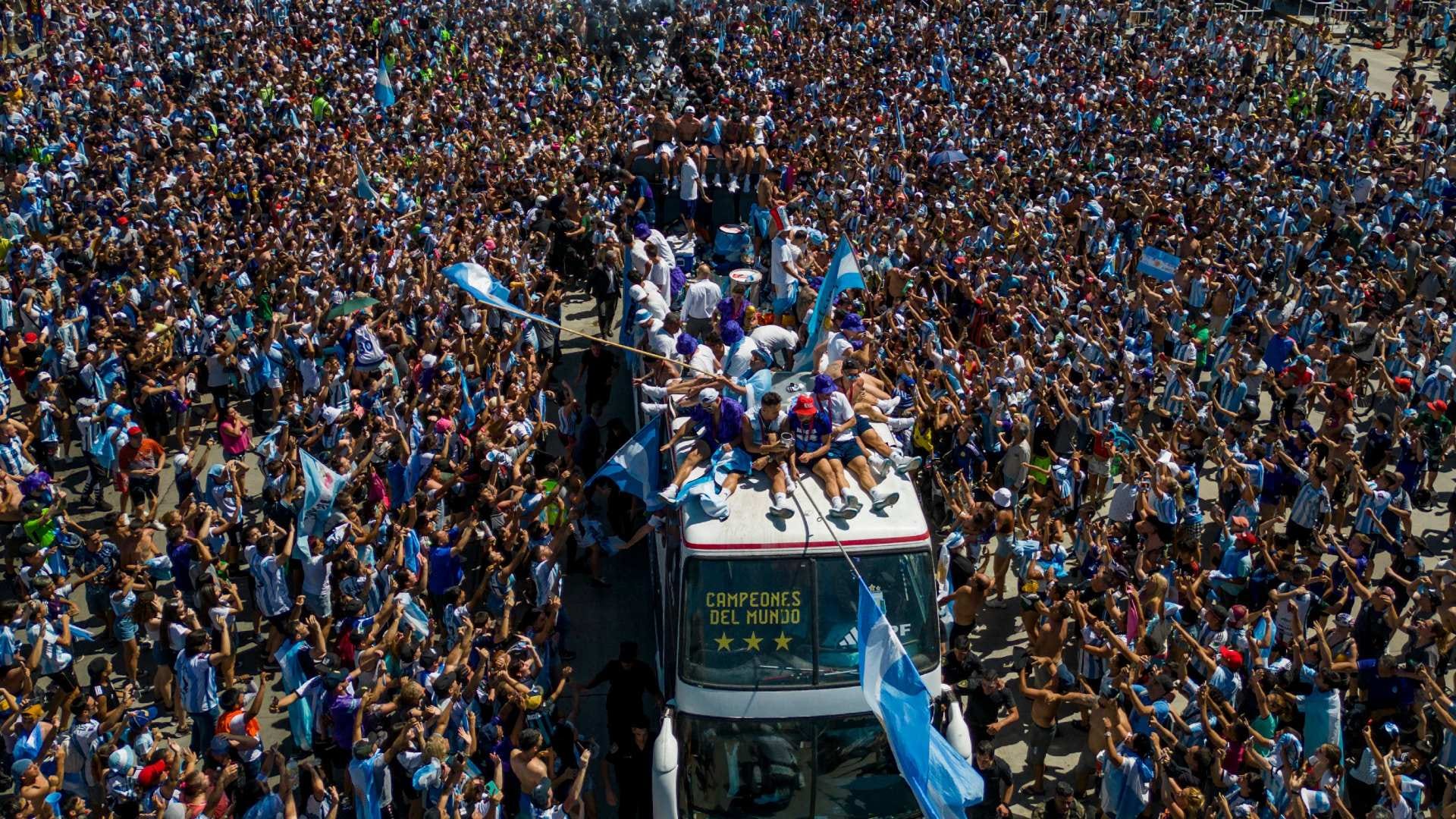 アルゼンチンのW杯優勝パレードに400-500万人が集結…しかし安全面が考慮されて中断に | Goal.com 日本