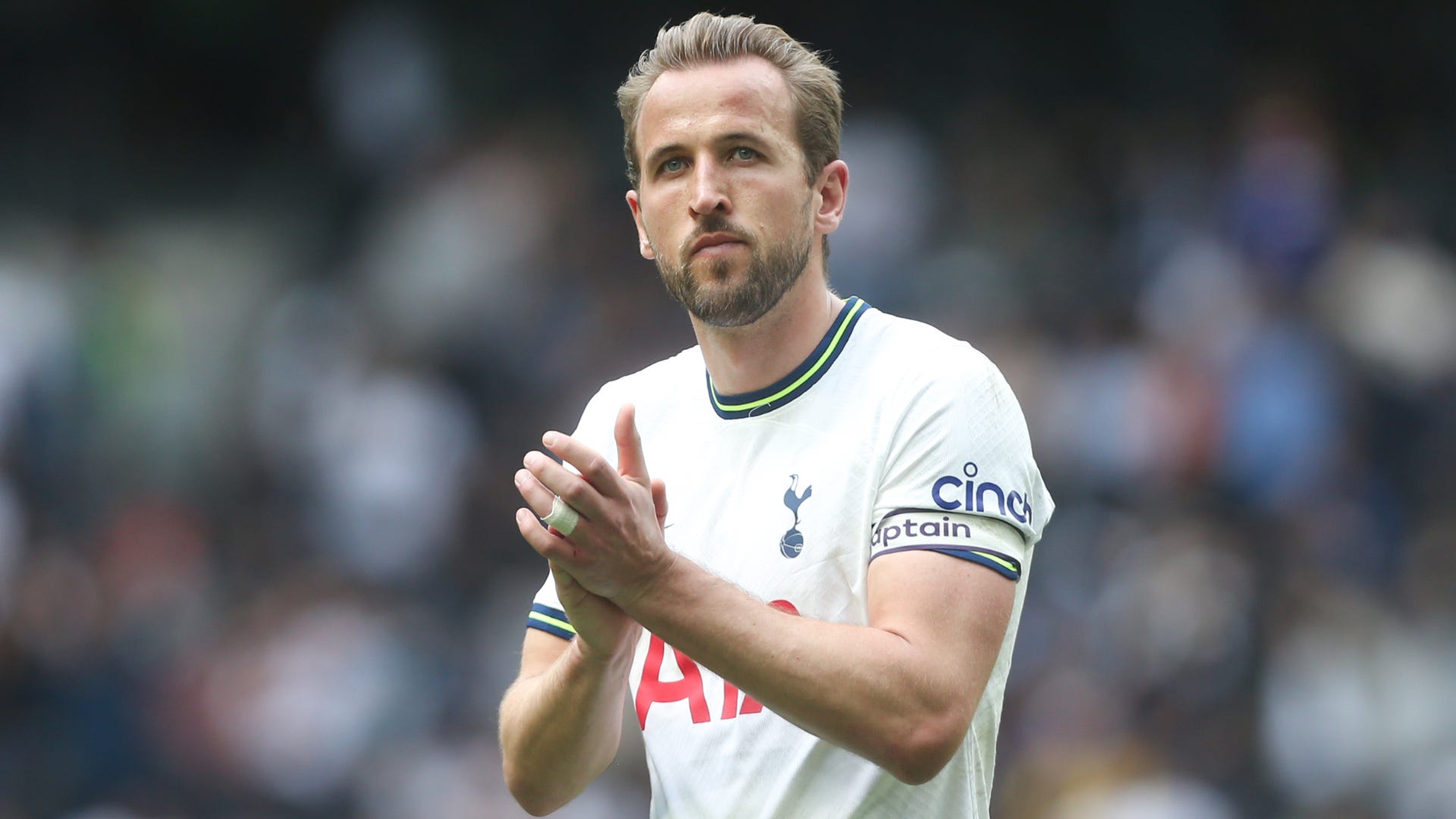 Harry Kane gives Bayern and Levy deadline to resolve his future