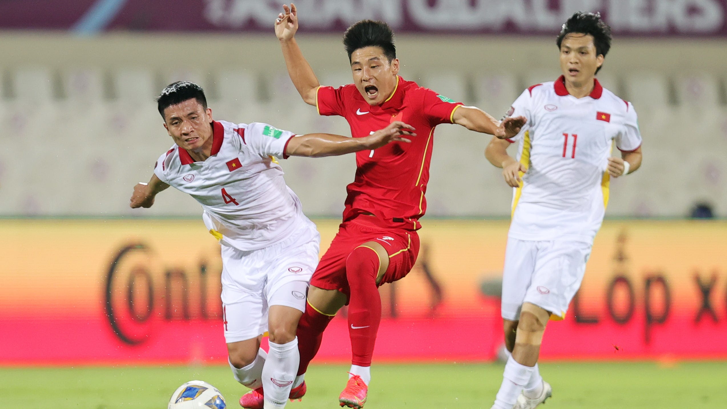 Lei Wu China PR Bui Tien Dung Vietnam FIFA World Cup Asian Qualifier 2021