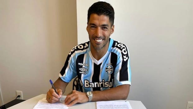 Brazilian side Gremio has completed signing Luis Suarez.