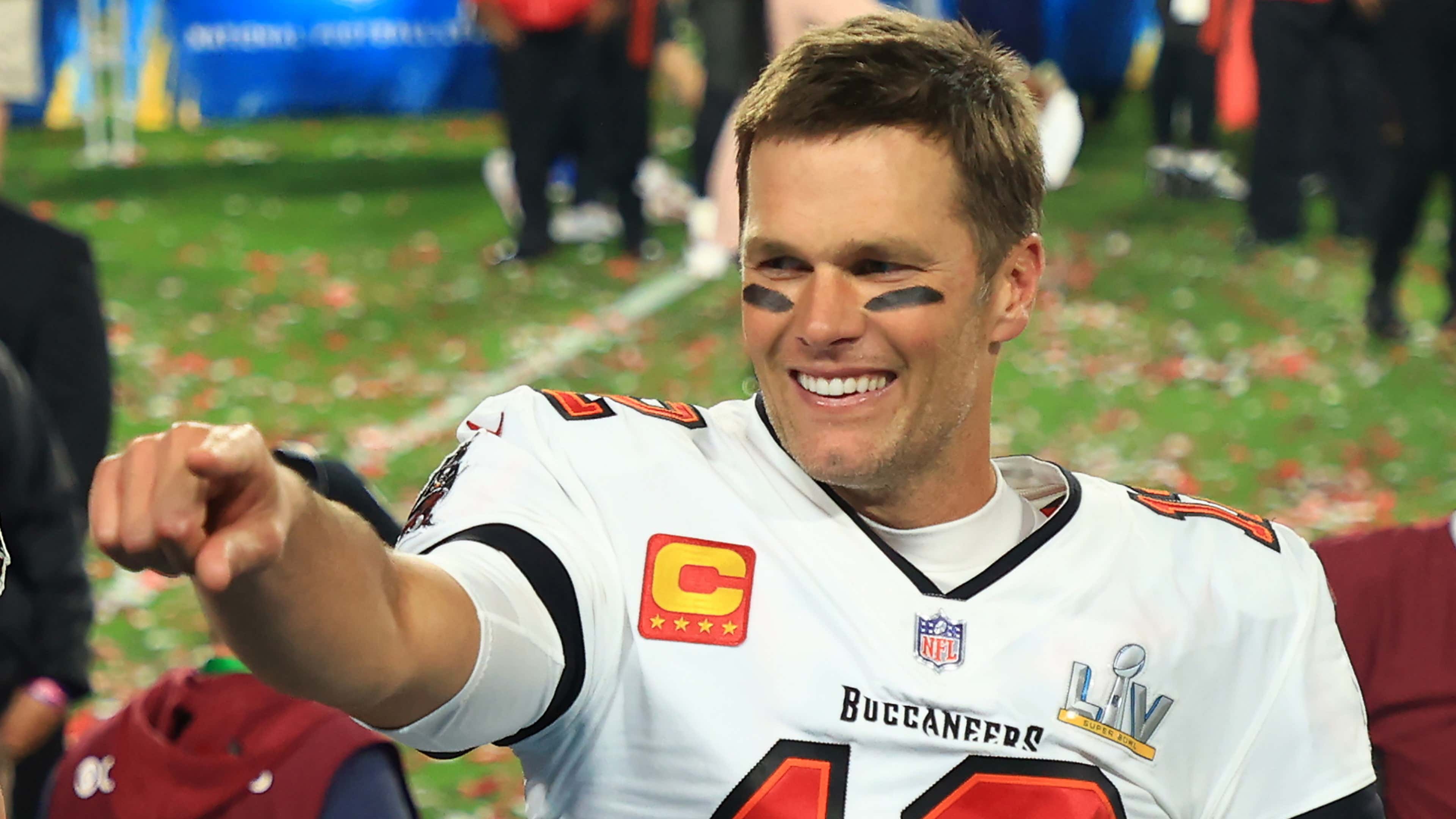 NFL'in efsane ismi Tom Brady'nin emekliliği, futbol dünyasında da yankı