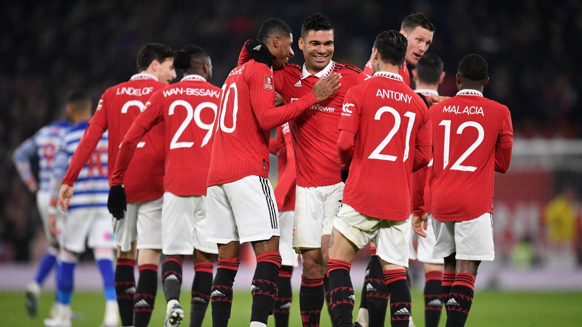 Manchester United squad celebrating