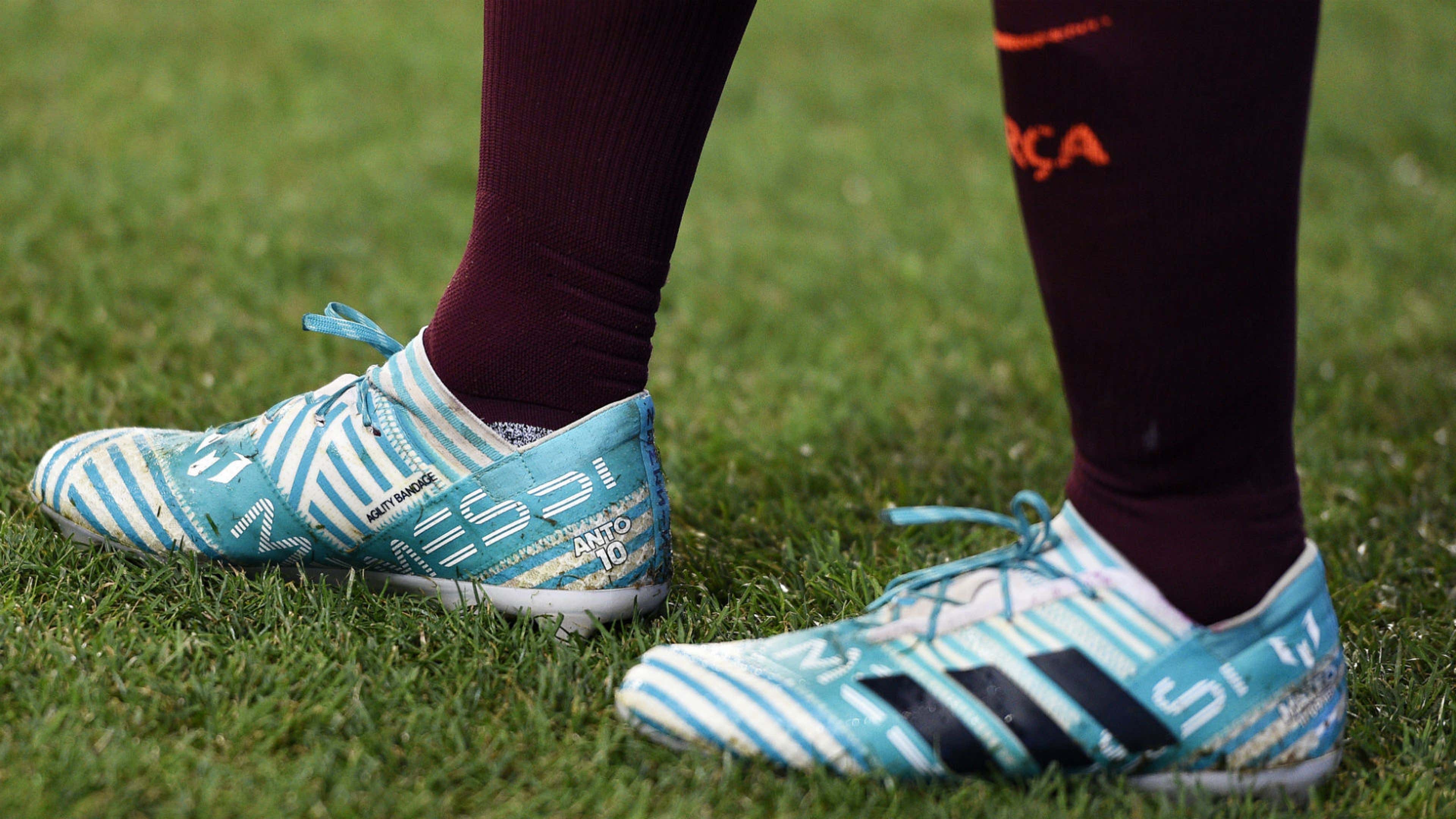 antwoord partij Warmte Lionel Messi's boots - a history of the Barcelona & Argentina star's best  footwear | Goal.com US
