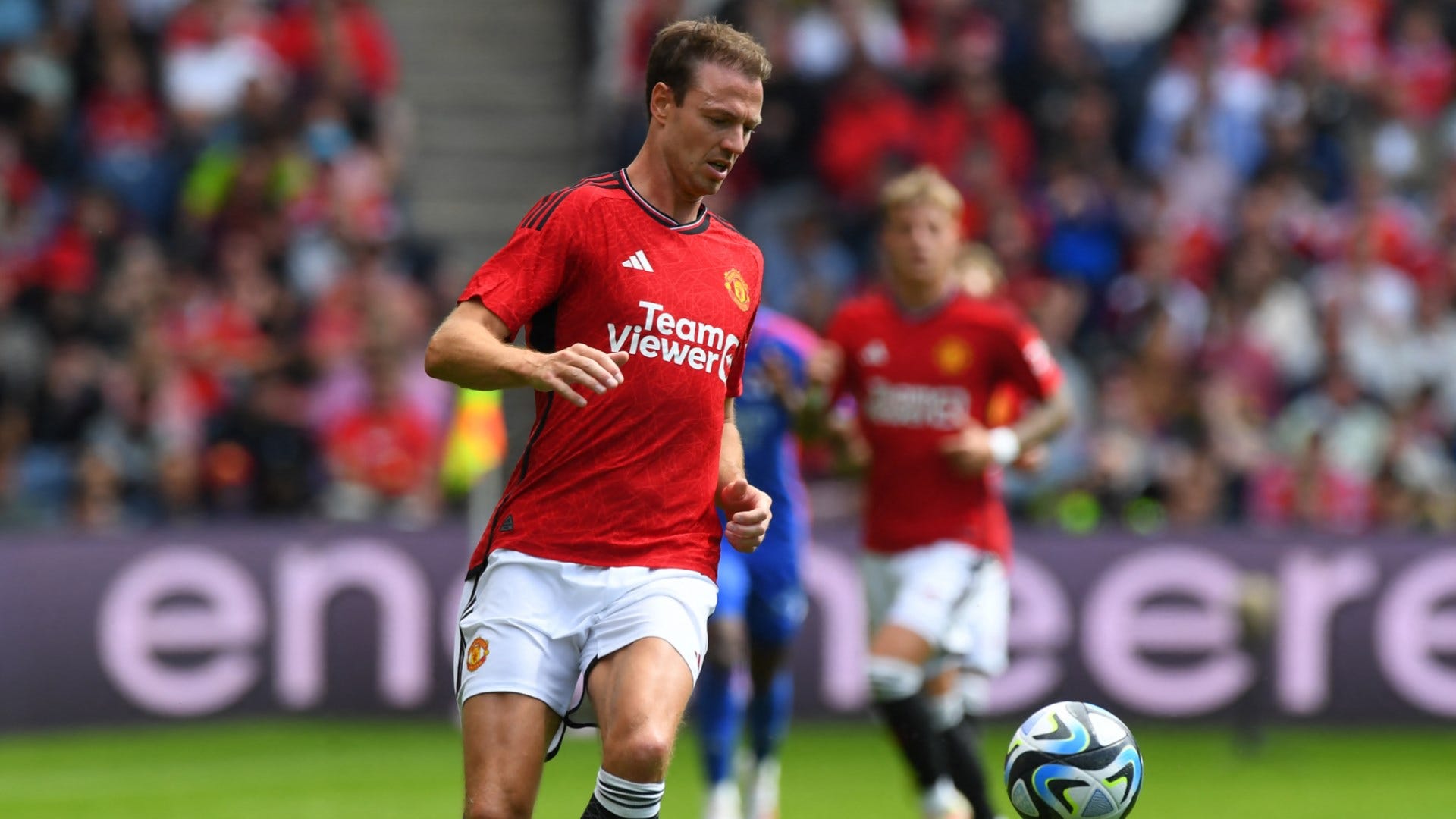 Feels like home' - Jonny Evans reacts to re-signing for Man Utd on free transfer following successful pre-season trial | Goal.com Nigeria