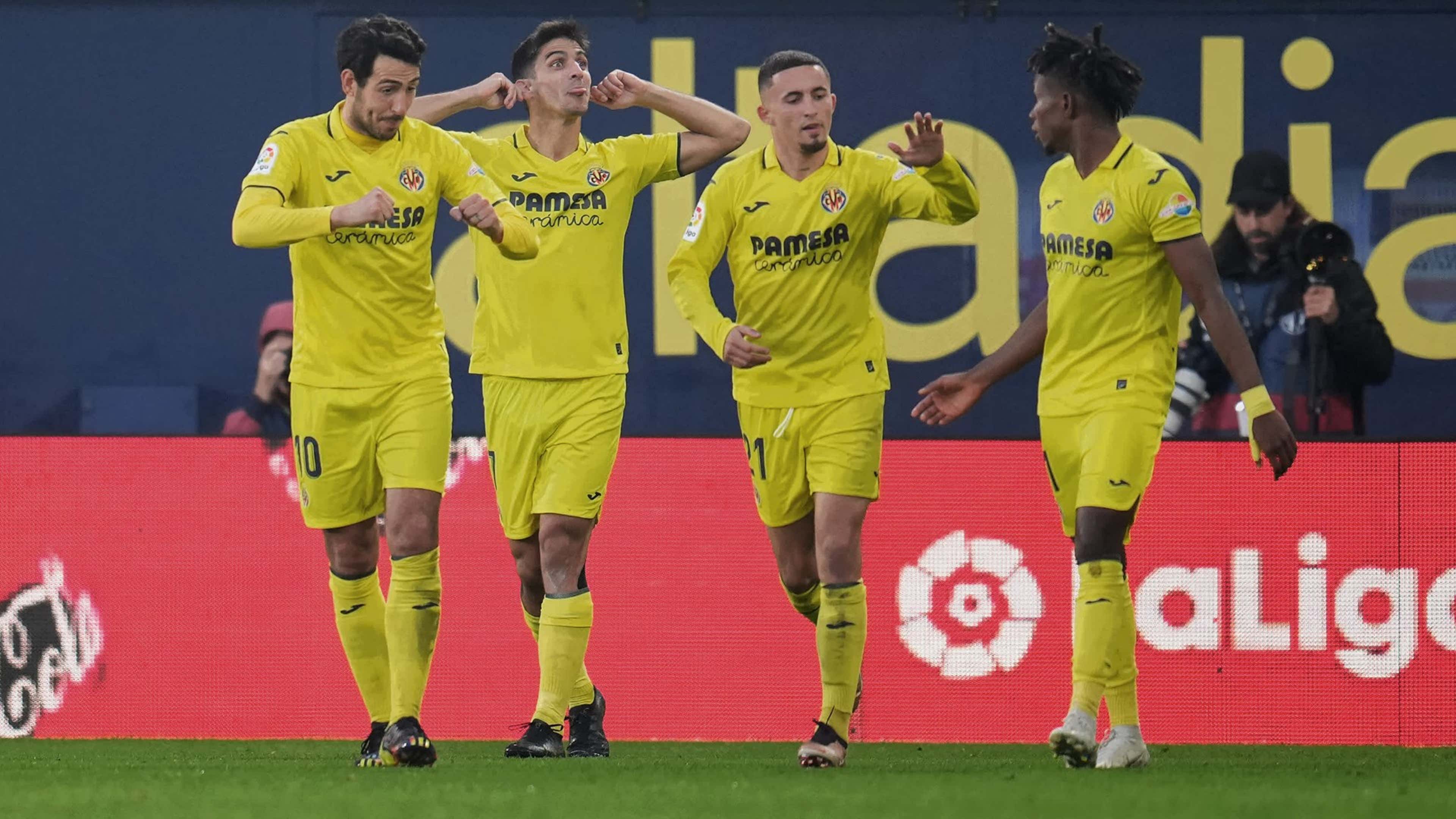 Villarreal celebrating Gerard Moreno 2022-23