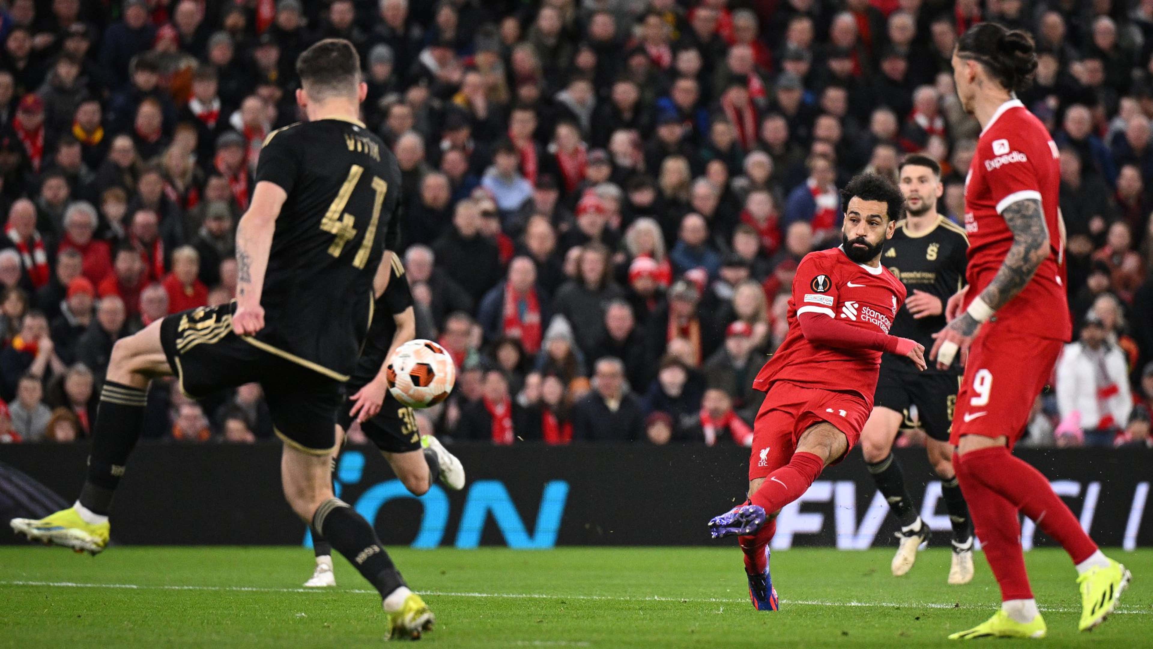 Salah tạo nên lịch sử tại Liverpool
