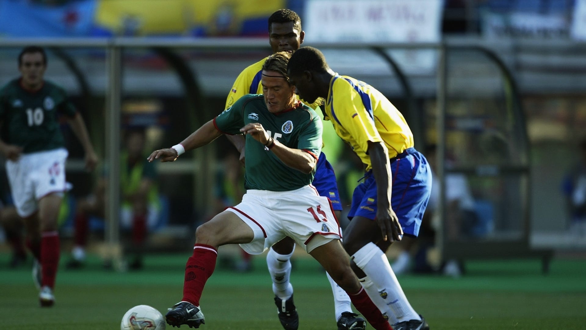 Luis Hernández México Ecuador 2002