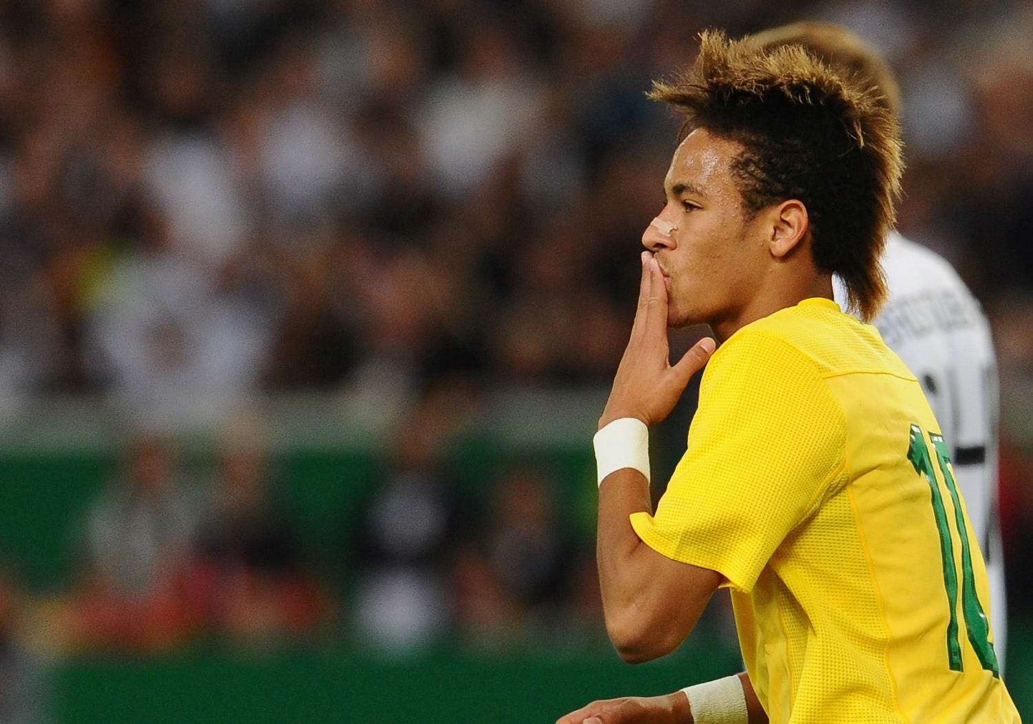 Neymar Jr. - Santos Legend - Amazing Young Skills/Goals!