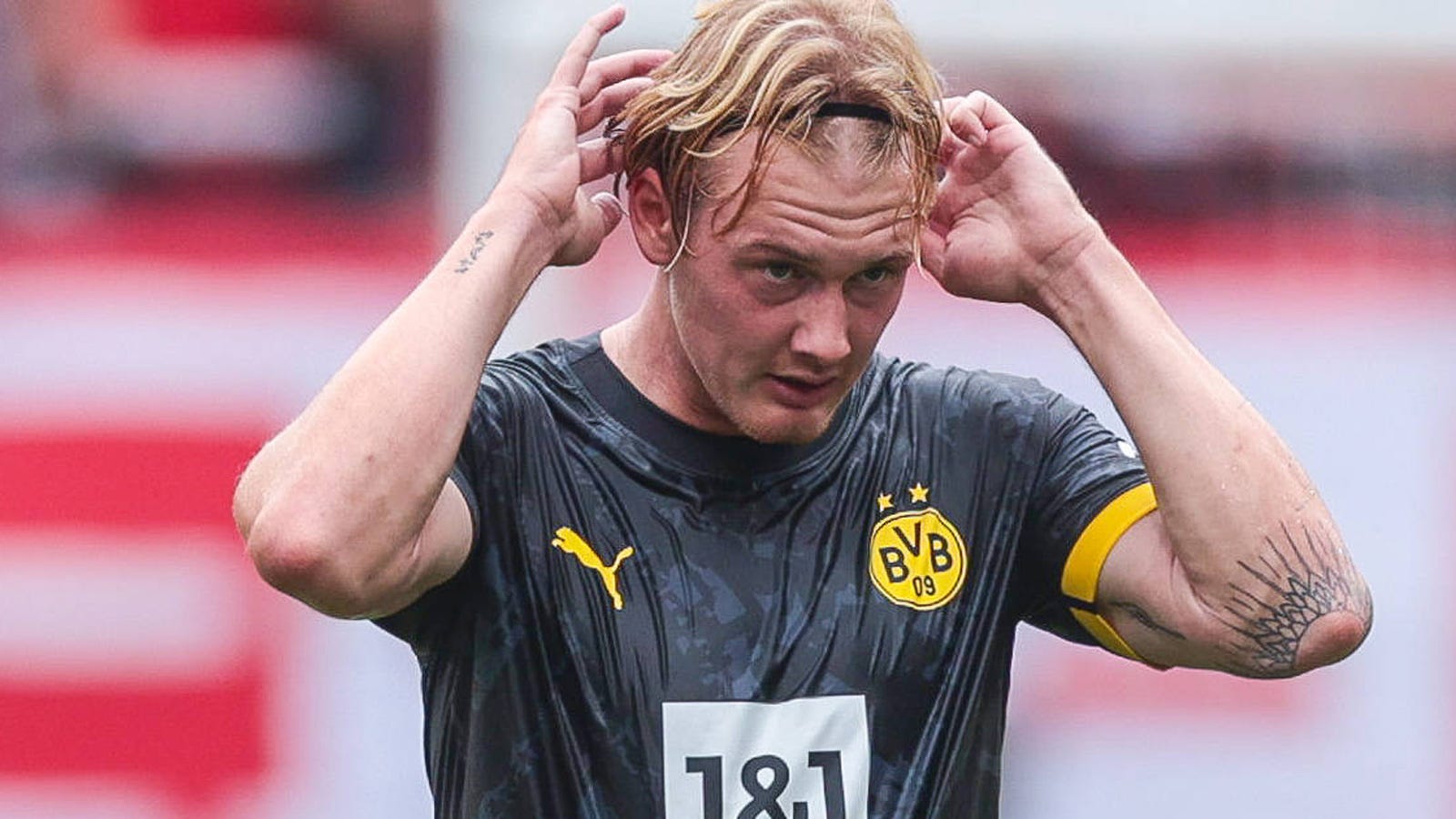 "Das Handy ist heiß wie Frittenfett": BVB löst PR-Stunt um Julian Brandt auf