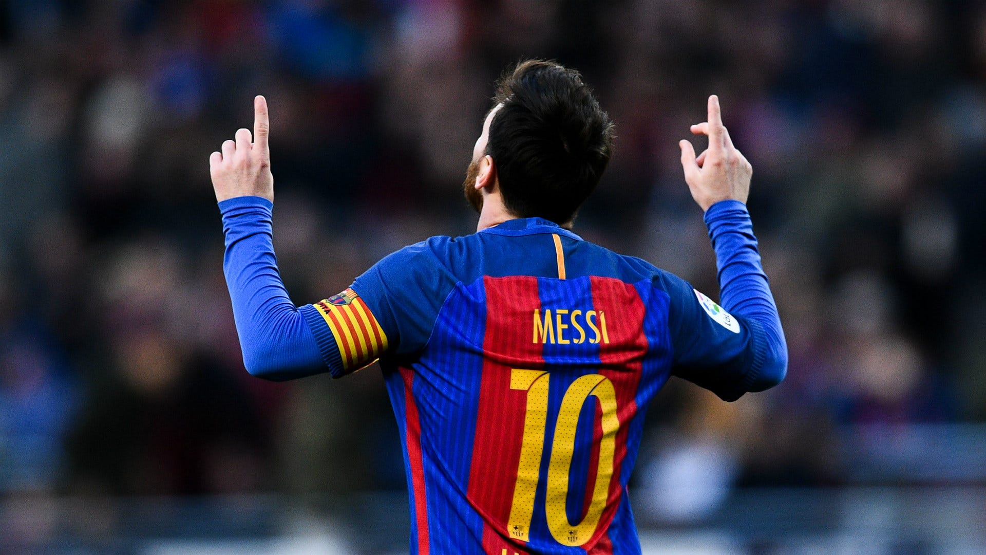 Với Messi hợp đồng mới ký kết, fans hâm mộ sẽ không thể bỏ qua tin tức mới nhất về siêu sao bóng đá này. Cùng nhau đón xem hình ảnh mới nhất của Messi trên nền áo Barcelona và xem anh ta có thể mang lại những thành công lớn cho đội bóng yêu thích không nhé!