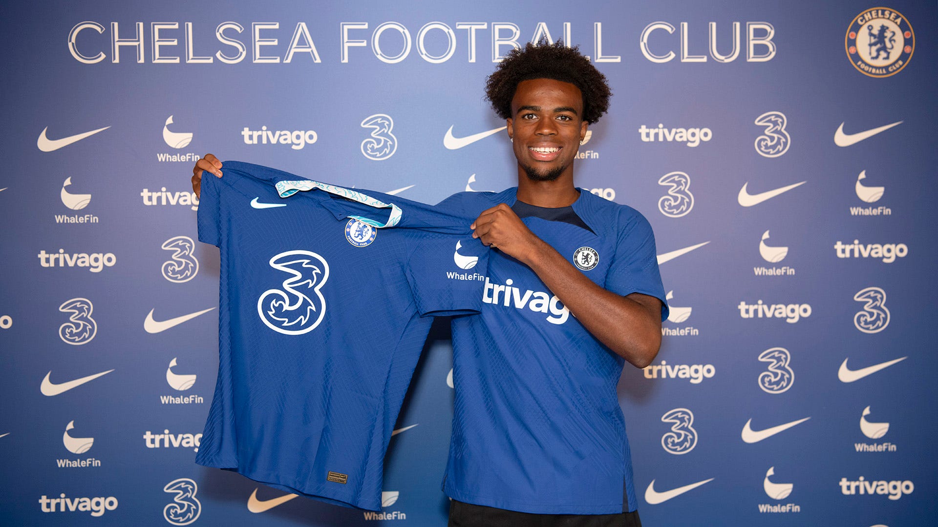 Chelsea complete £20m signing of teenage midfielder Carney Chukwuemeka from  Aston Villa | Goal.com