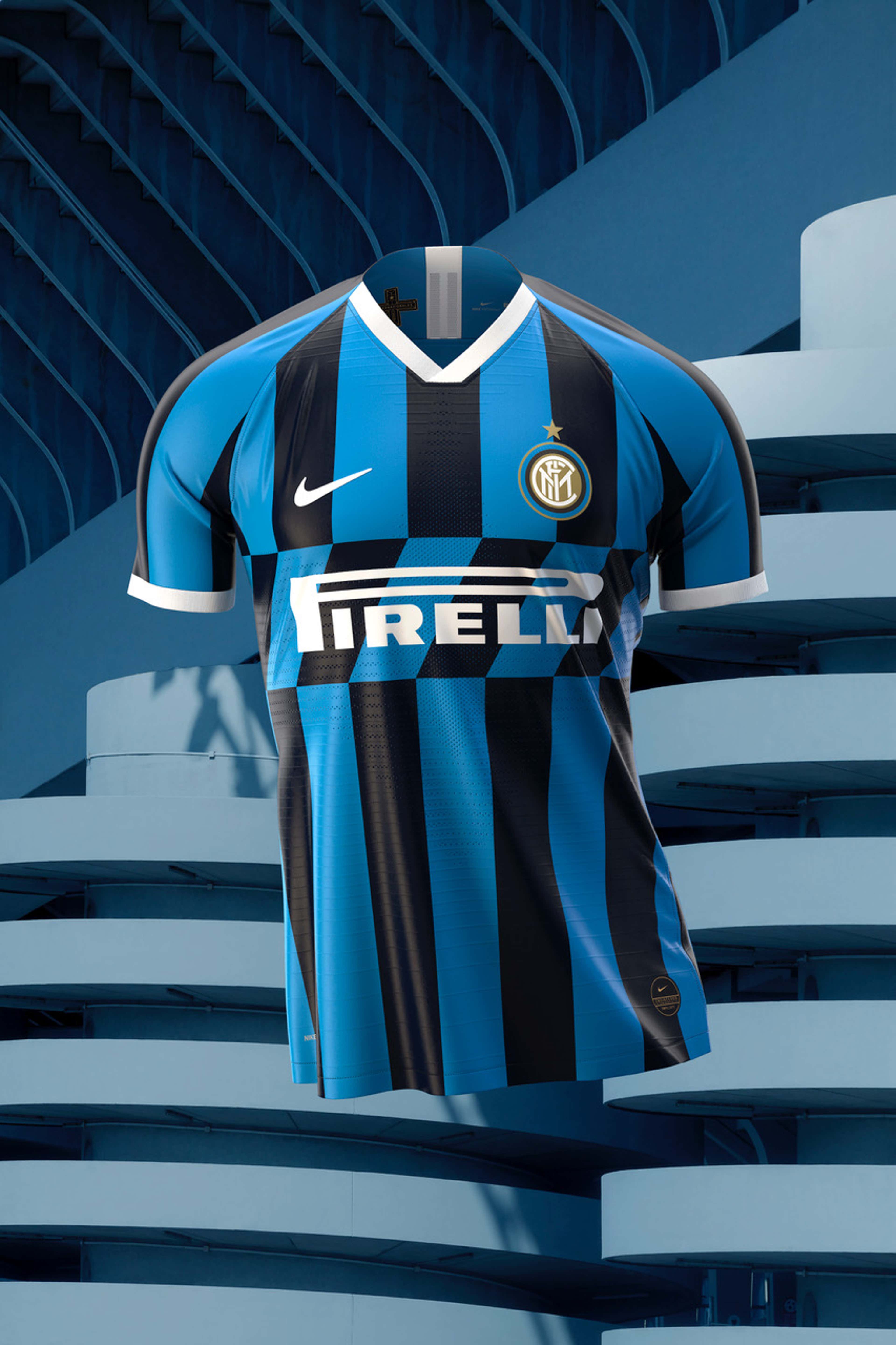 L'Inter presenta la prima maglia della stagione 2019/20