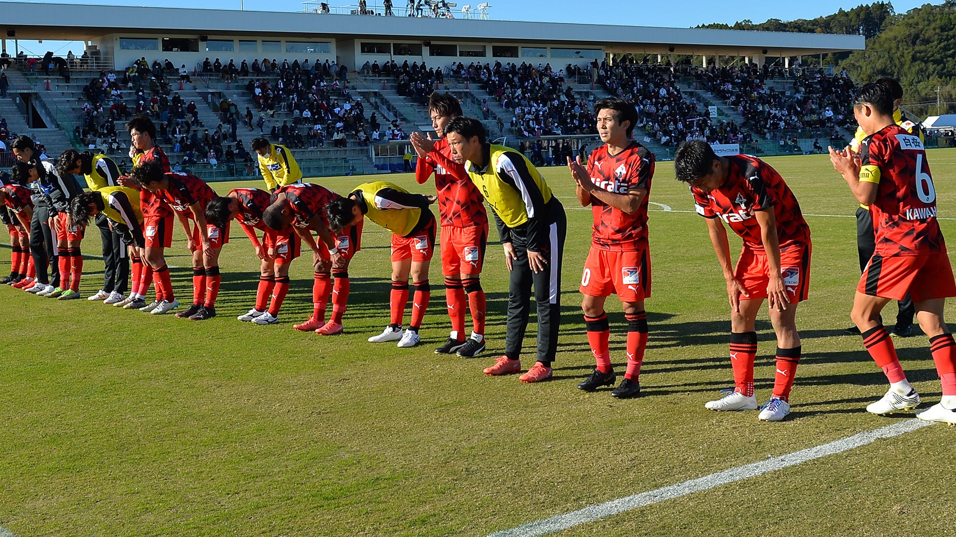ロアッソ熊本がj3制覇 いわてグルージャ盛岡もクラブ史上初の昇格 Jリーグ Goal Com 日本