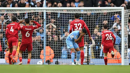 ‘Grote kans’ – De Bruyne reactie op Mahrez-flop als Man City laat kans verspild om Liverpool te laten zinken