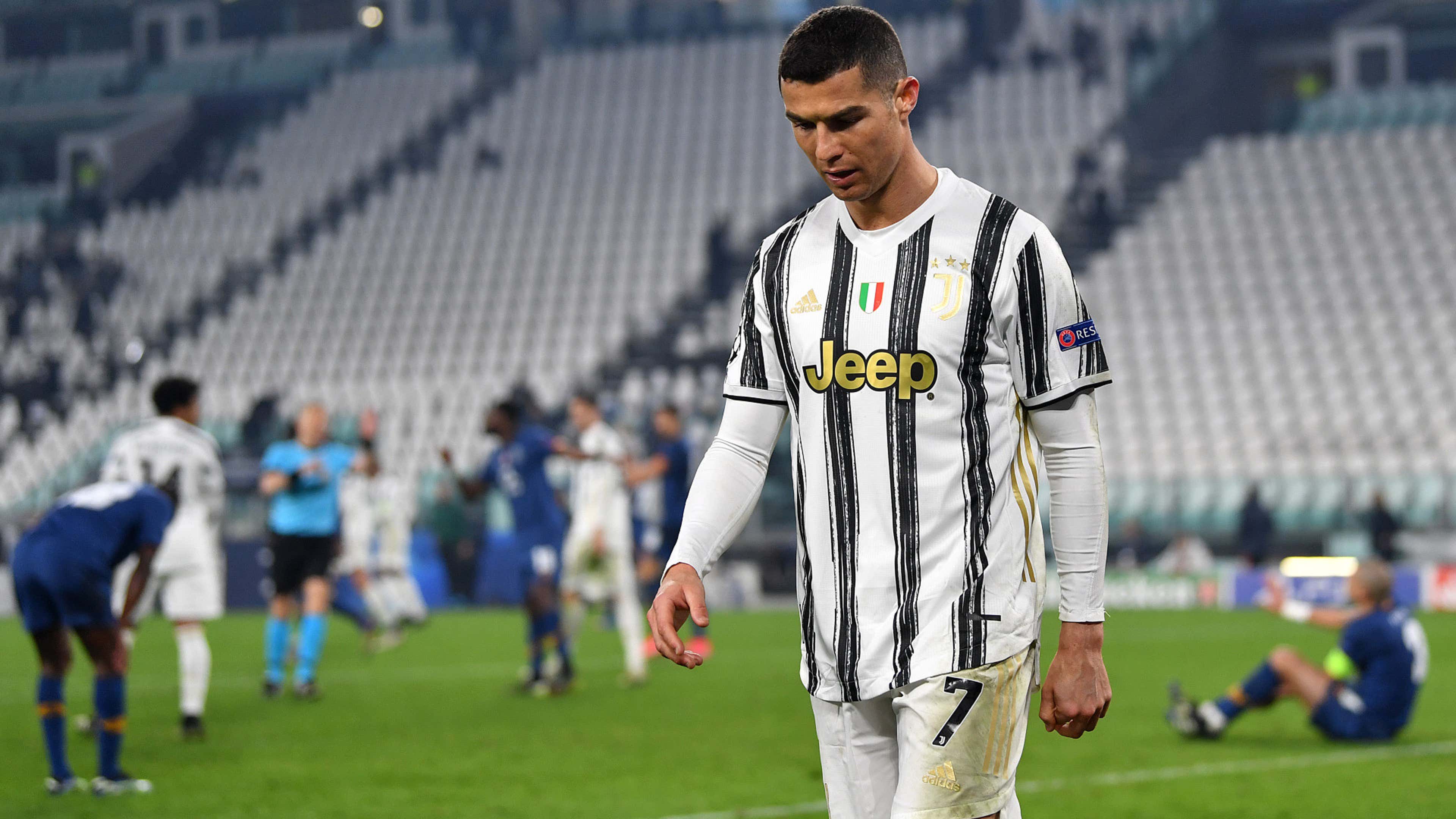 Cristiano Ronaldo does step-over at Juventus training after