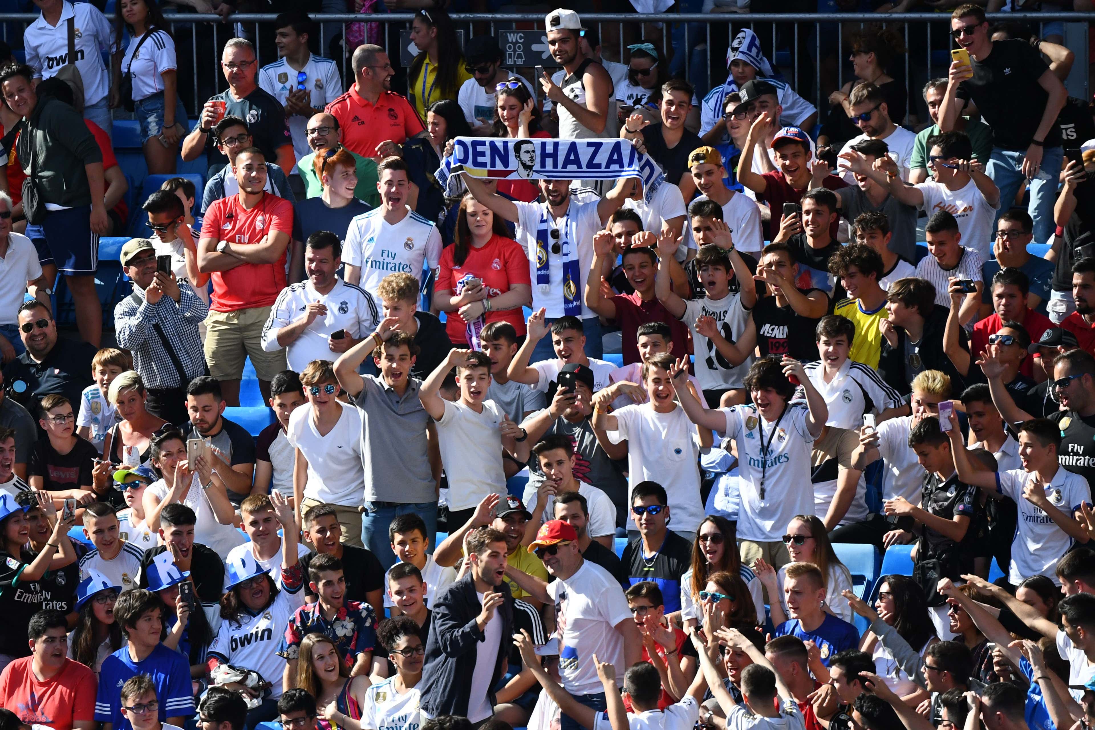 Hazard-manía en el Bernabeú: 50 mil almas para ver a la nueva estrella del  Real Madrid
