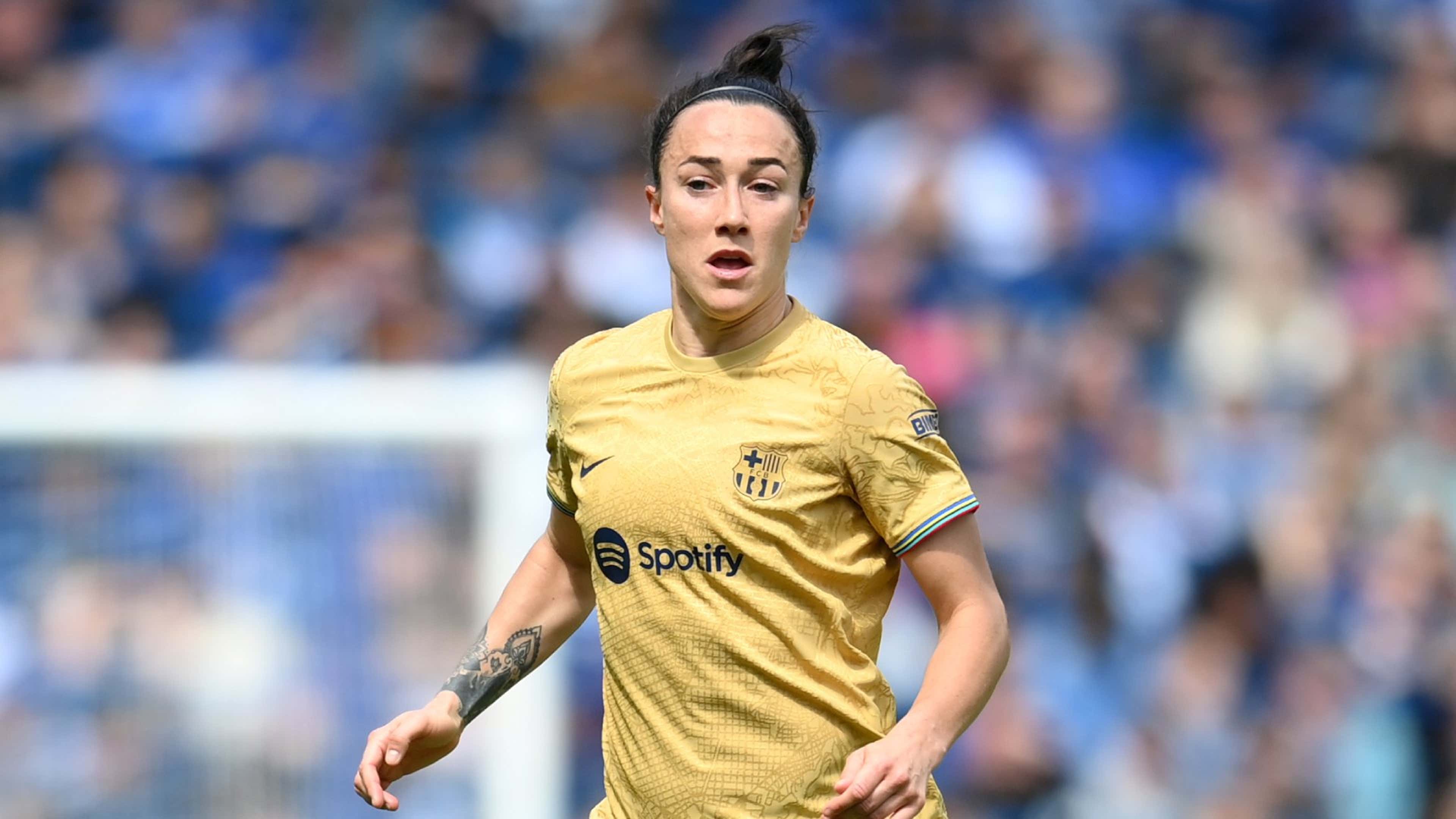 More problems for the Lionesses! Barcelona and England right-back Lucy  Bronze forced off with suspected knee injury against Chelsea