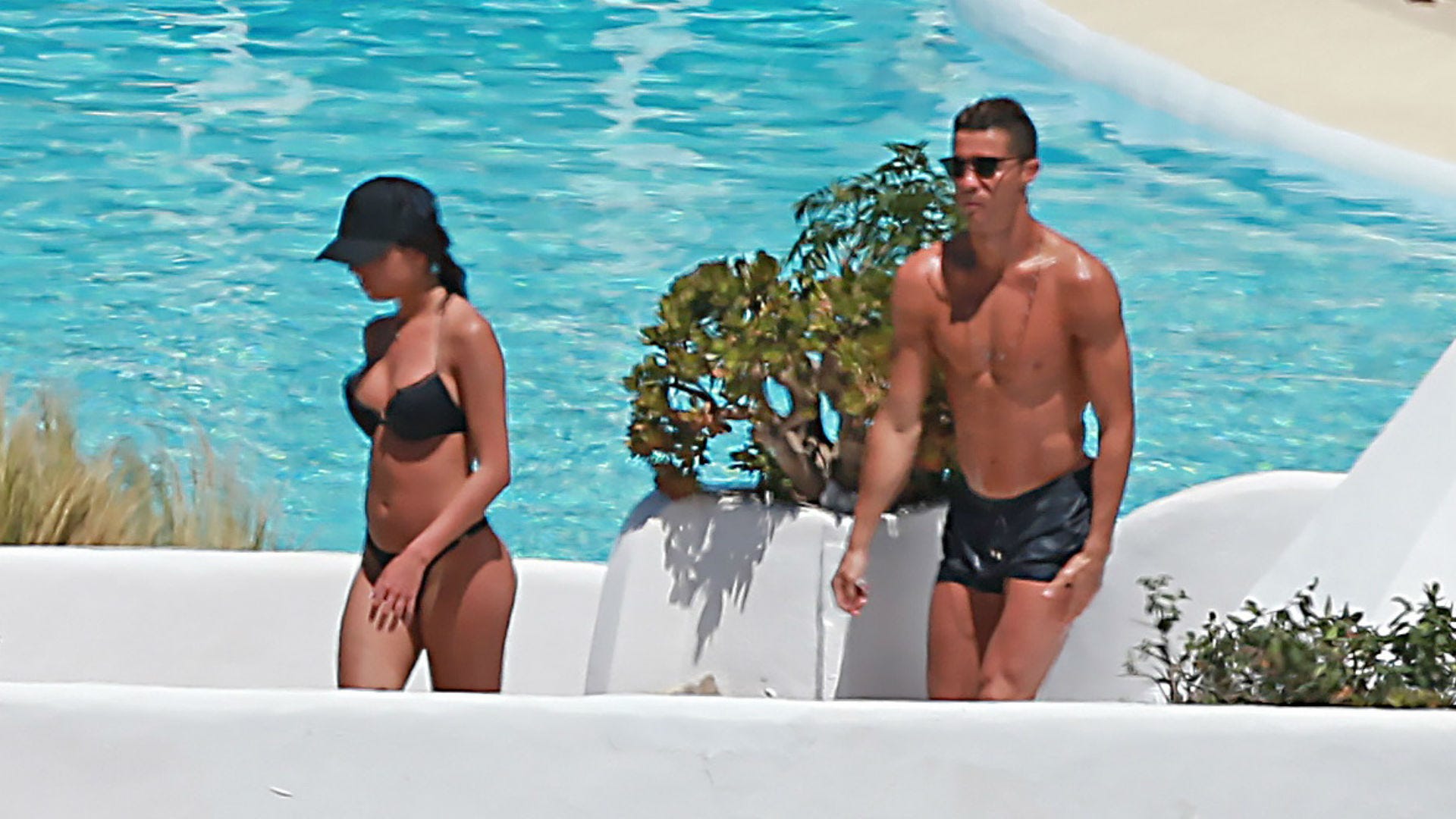 Cristiano Ronaldo frolics with girlfriend Georgina Rodriguez in Ibiza |  Goal.com India