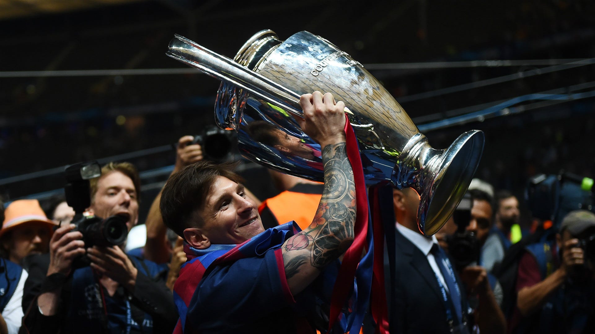 Hãy cùng tìm hiểu và khám phá hình ảnh của Messi trong Copa America 2024, nơi anh sẽ lại tiếp tục thể hiện tài năng và trở thành ngôi sao sáng nhất trên sân cỏ. Đừng bỏ lỡ cơ hội xem Messi chơi bóng trong một giải đấu quốc gia đầy kịch tính và đẫm máu.