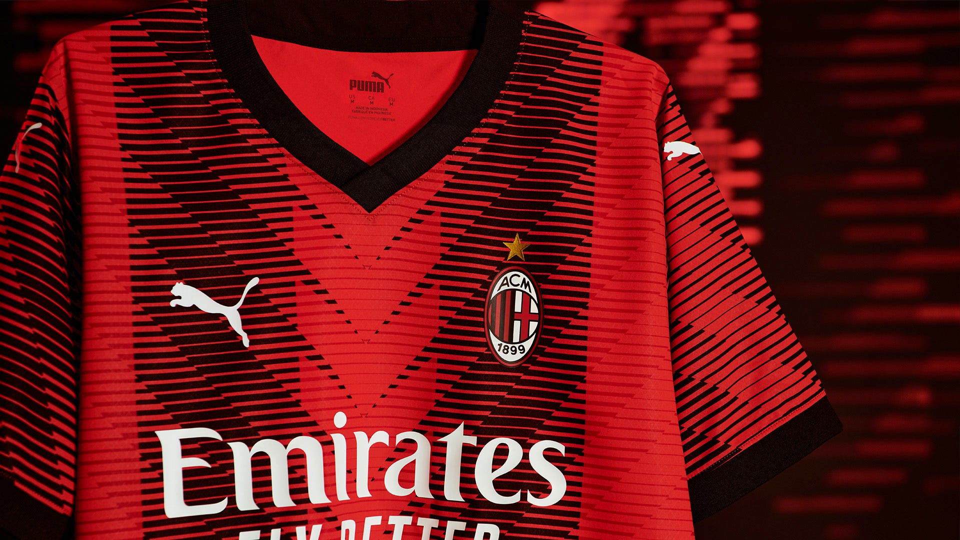 Il Milan presenta la nuova maglia Home 2023/24 strisce rossonere con