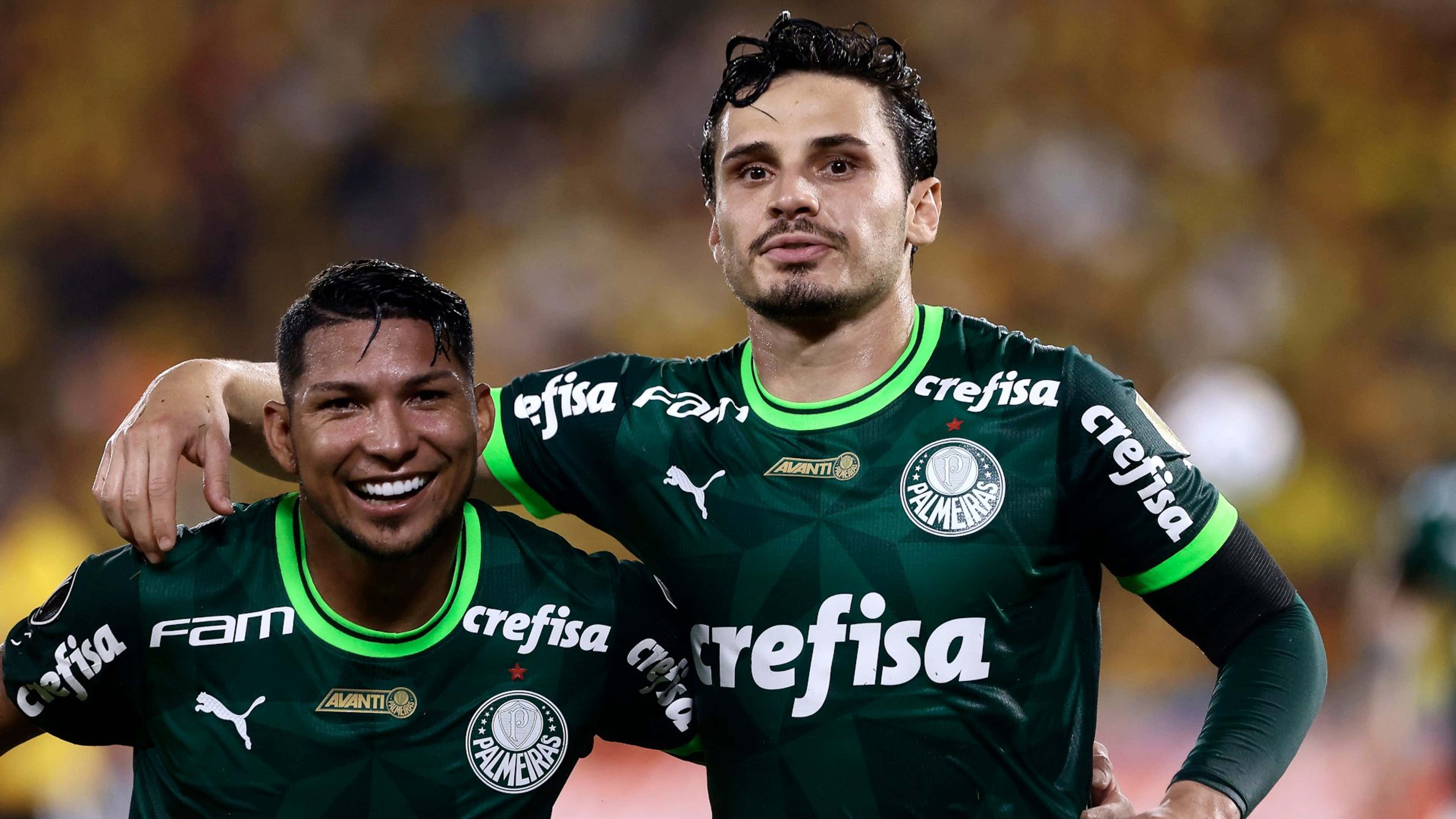 Rony e Raphael Veiga comemoram gol do Palmeiras contra o Barcelona de Guayaquil, pela Copa Libertadores, 03/05/2023