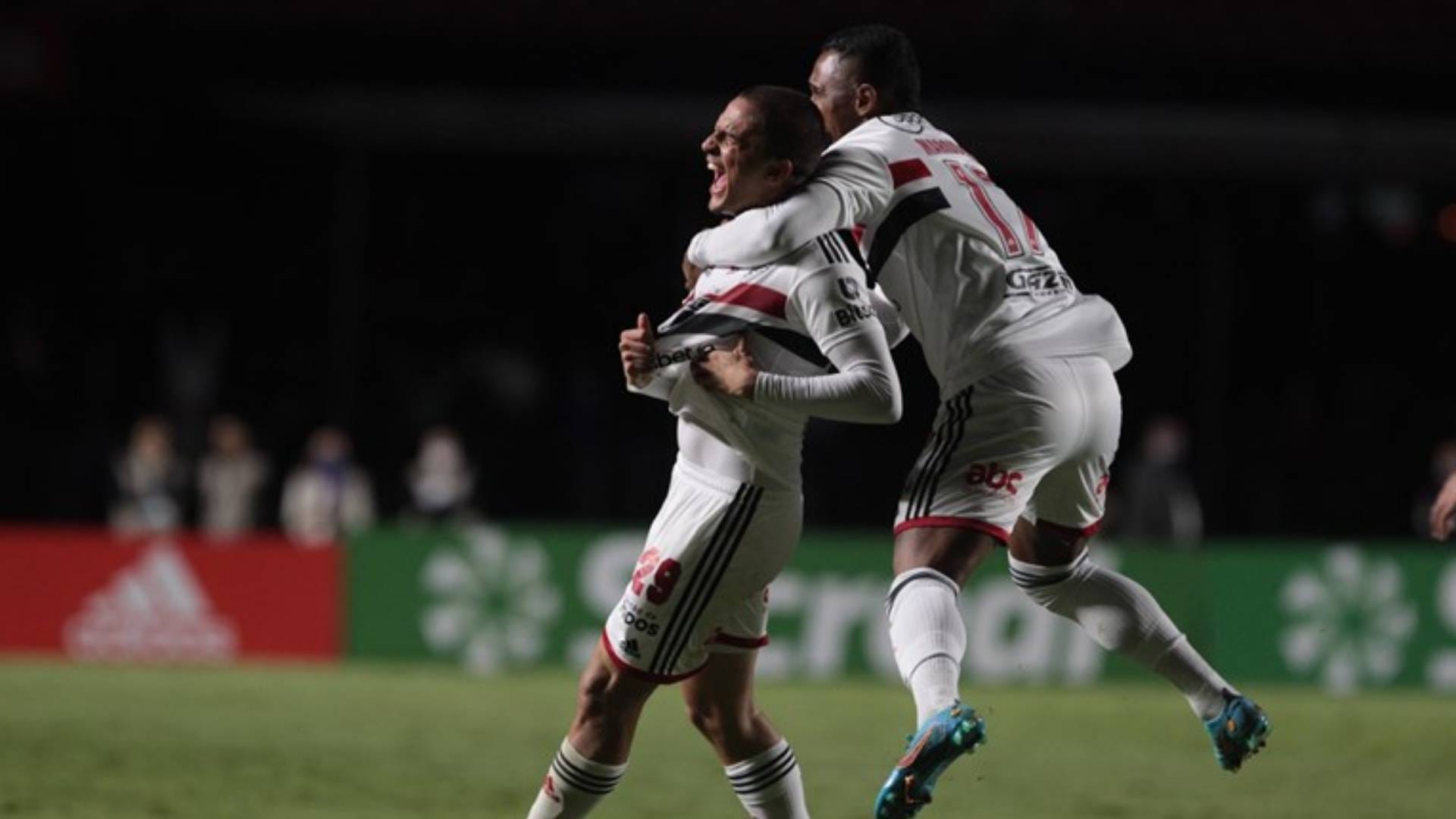 São Paulo vence São Bernardo de virada e avança à semifinal do Campeonato  Paulista