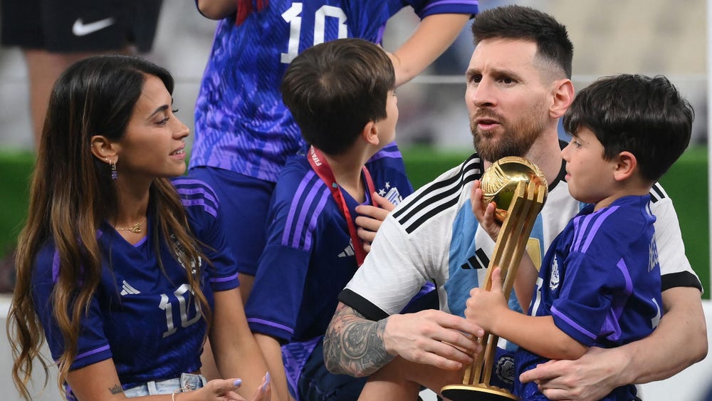 WATCH: Lionel Messi celebrates with his wife Antonela Roccuzzo & kids ...