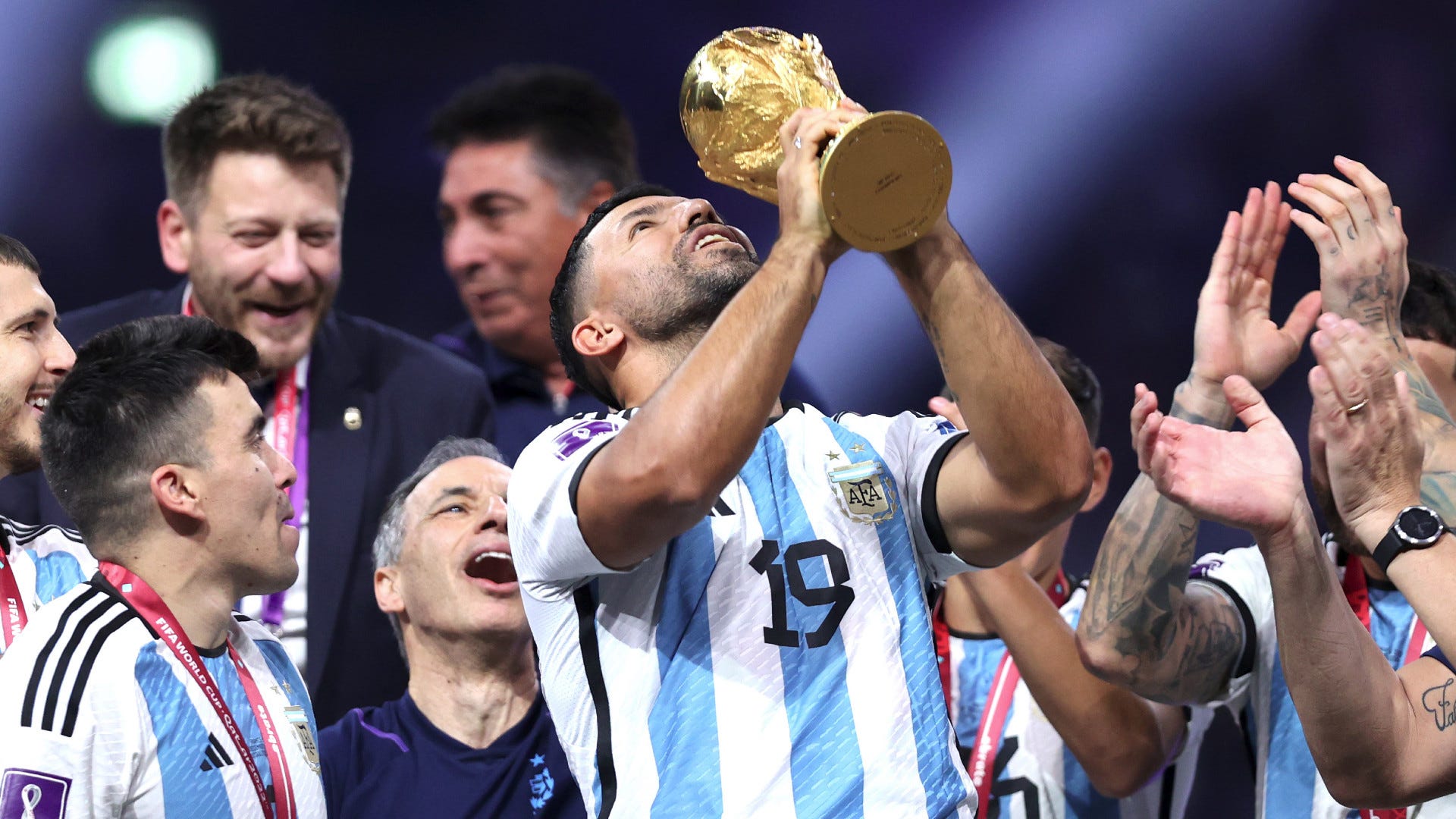 WATCH: Aguero gets to lift World Cup as retired Argentina striker joins in World Cup celebrations | Goal.com