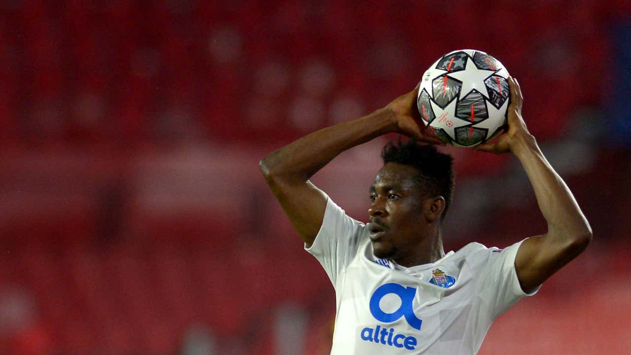 O defesa nigeriano Sanusi marca nos descontos e o FC Porto recupera o título português ao Sporting